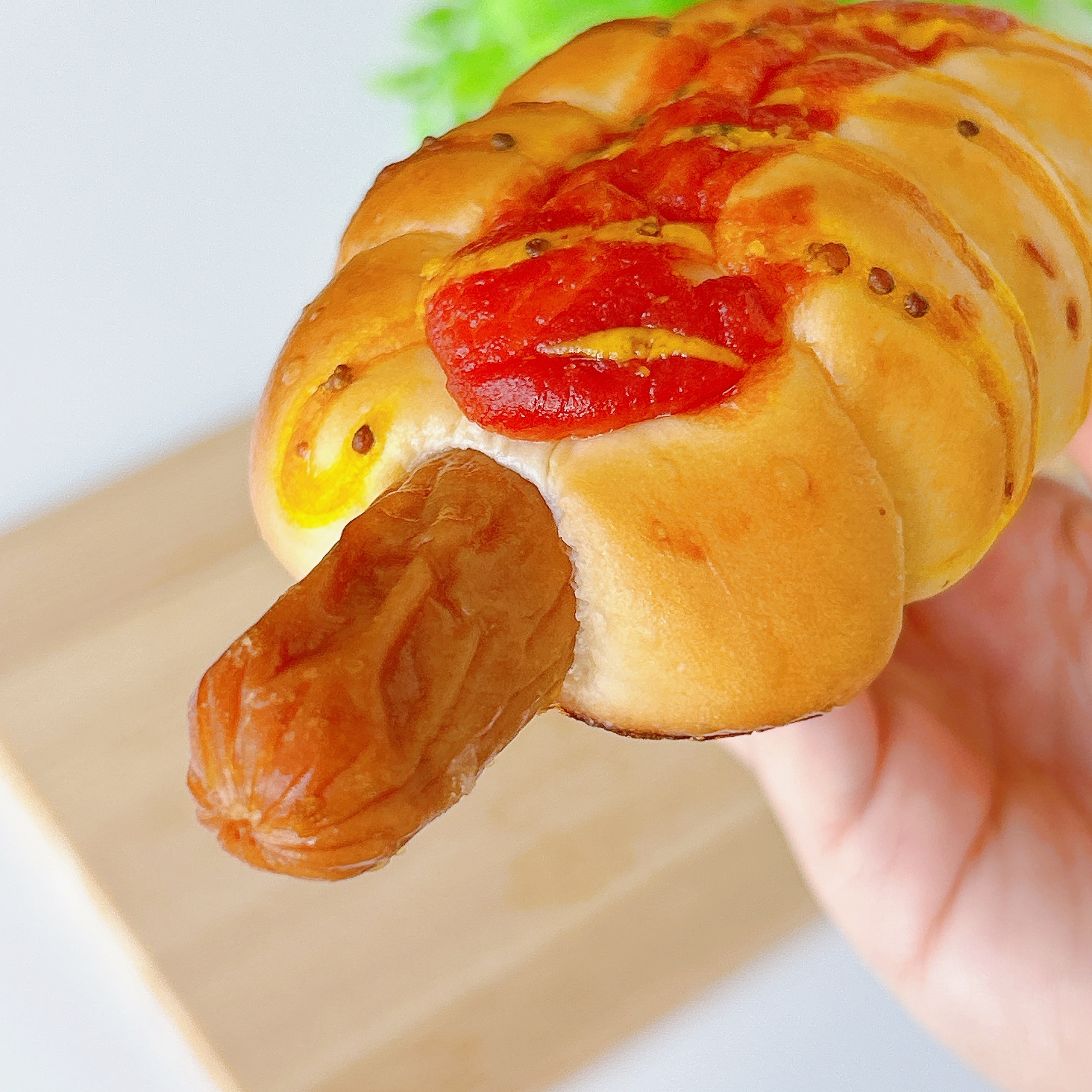 LAWSON(ローソン)の「あらびきポークフランクロール」