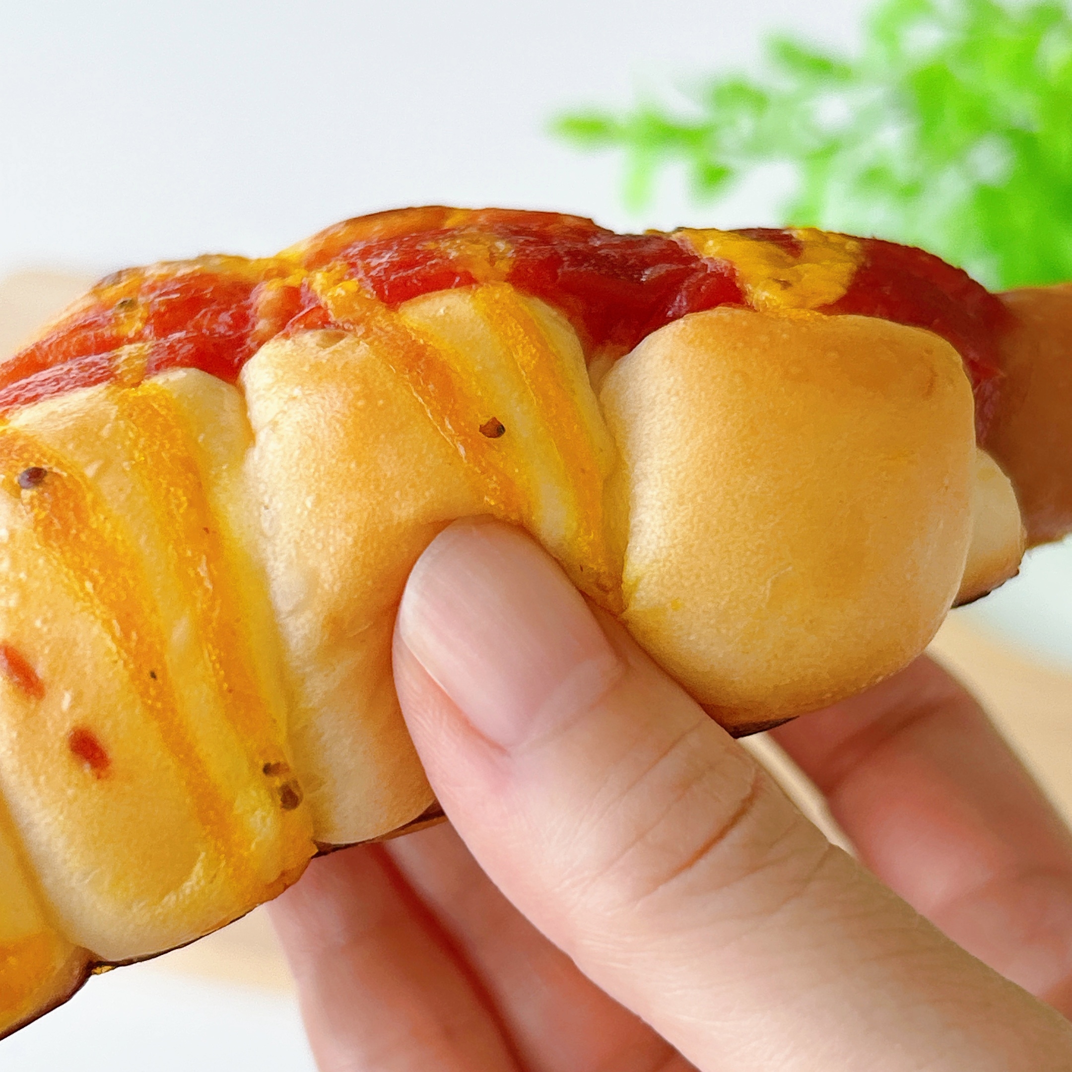 LAWSON(ローソン)の「あらびきポークフランクロール」