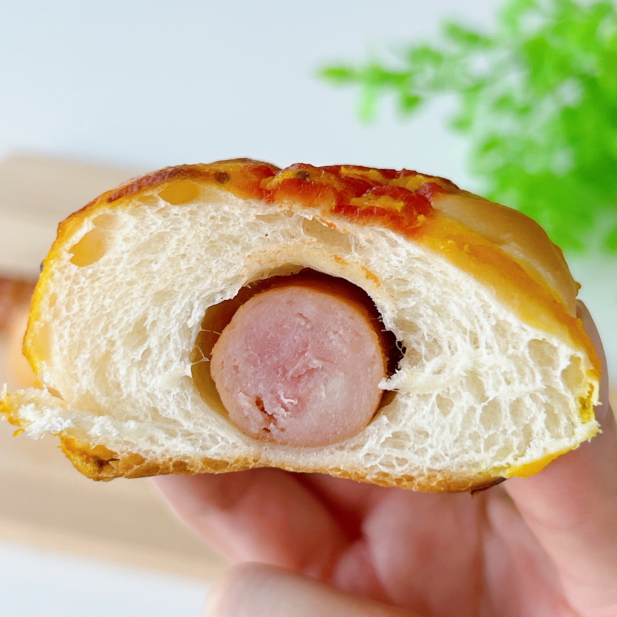 LAWSON(ローソン)の「あらびきポークフランクロール」