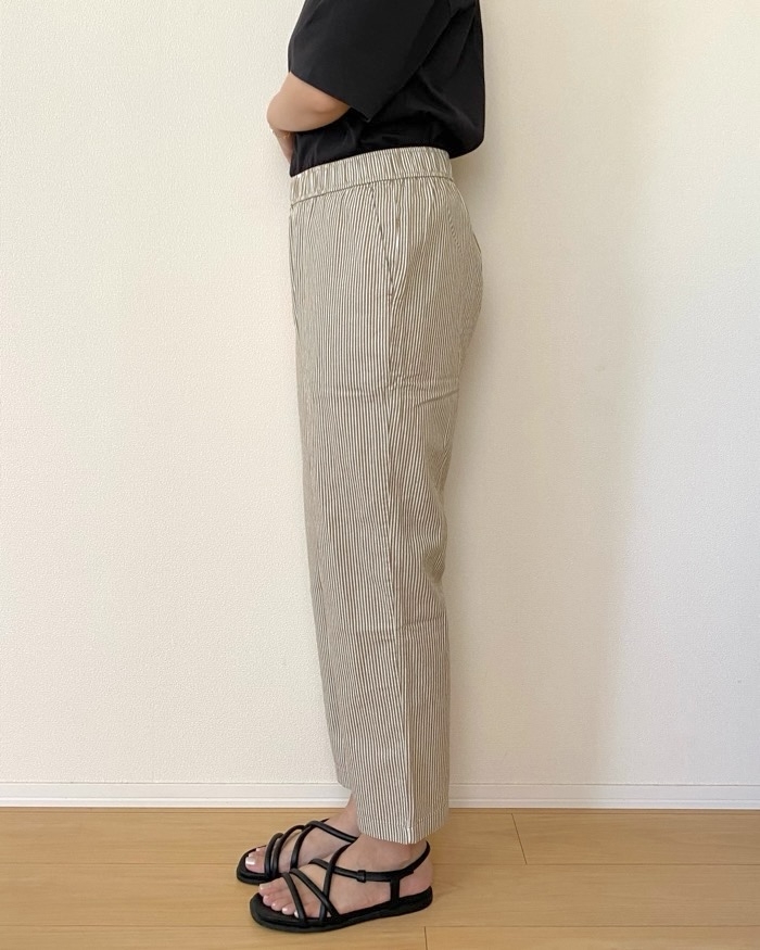ユニクロの「コットンリラックスアンクルパンツ」