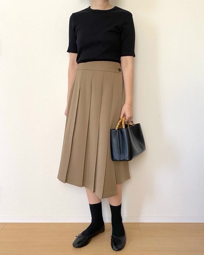 GUの「ラッププリーツミディスカート+E」