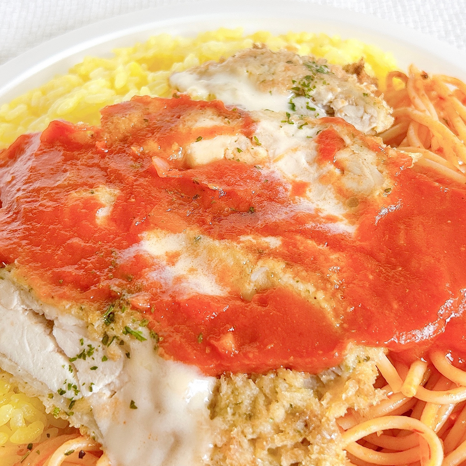 セブン-イレブンの「チキンカツレツ&パスタアラビアータ」