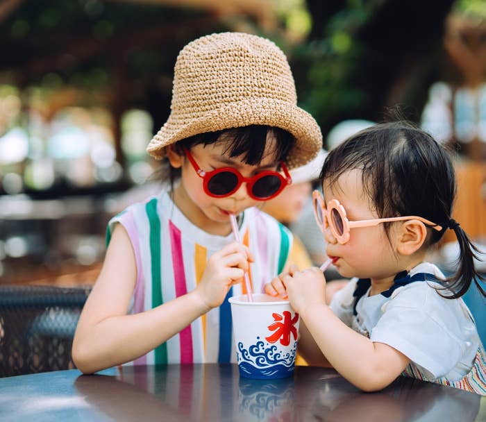 夏にかき氷を食べる子どものイメージ写真（D3sign / Getty Images）