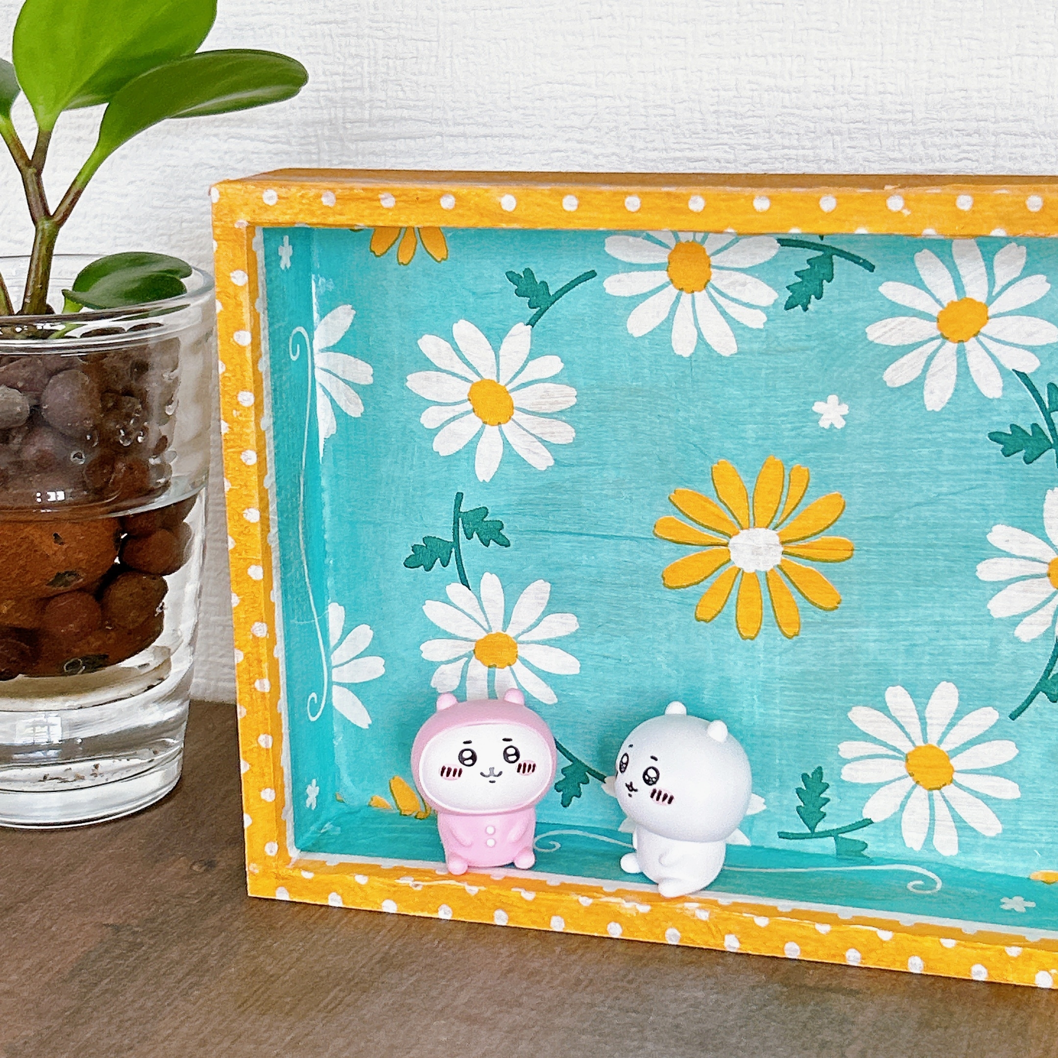 DAISO(ダイソー)の「デコパージュ専用液(ベースホワイト)」「デコパージュ仕上げ液(トップコート)」
