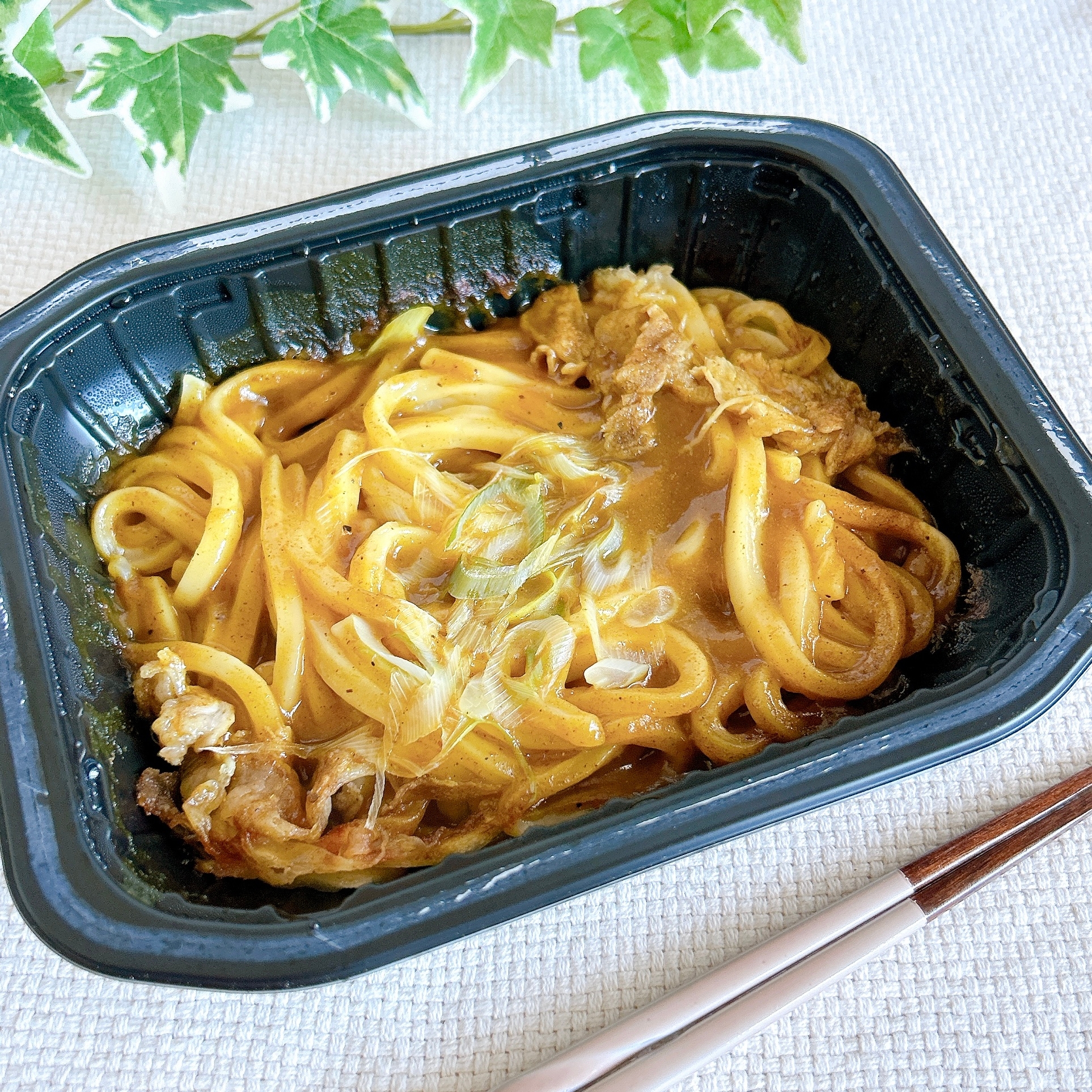 セブン-イレブンの「7プレミアム 大盛汁なしカレーうどん」