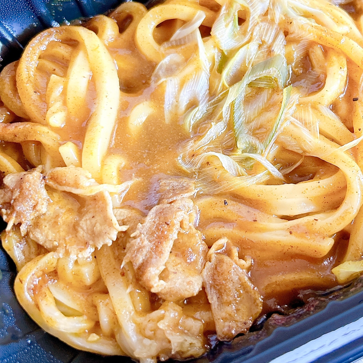 セブン-イレブンの「7プレミアム 大盛汁なしカレーうどん」