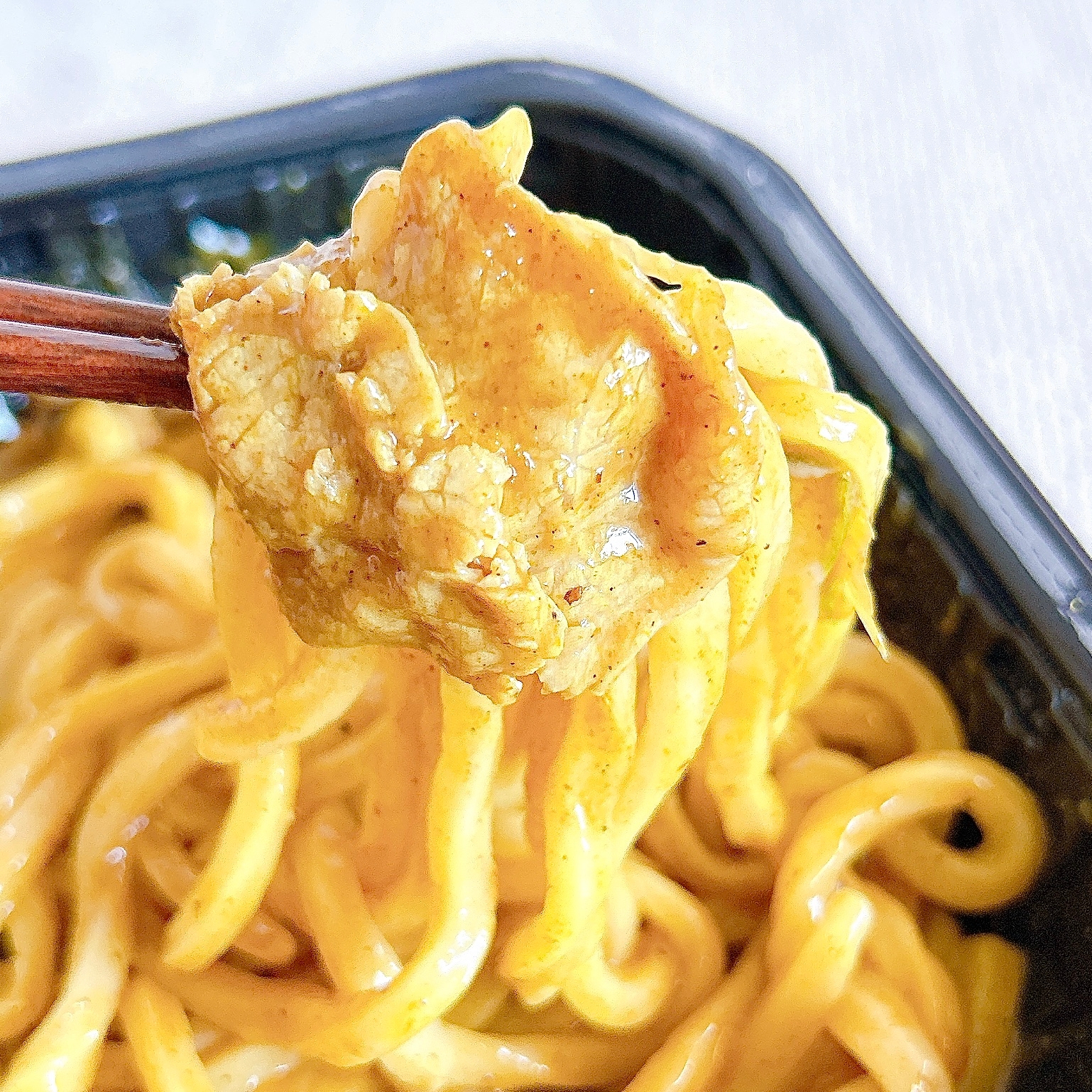 セブン-イレブンの「7プレミアム 大盛汁なしカレーうどん」