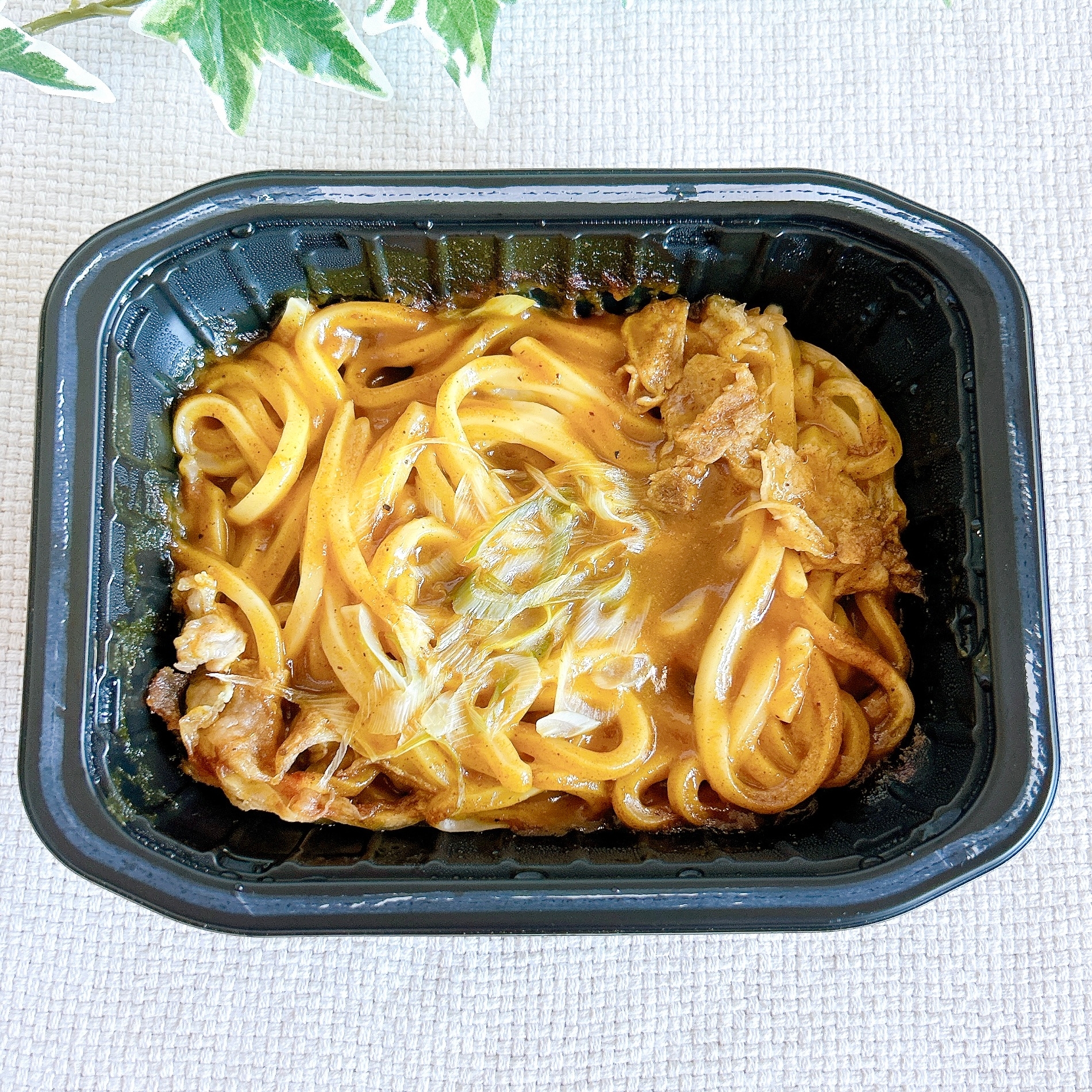 セブン-イレブンの「7プレミアム 大盛汁なしカレーうどん」