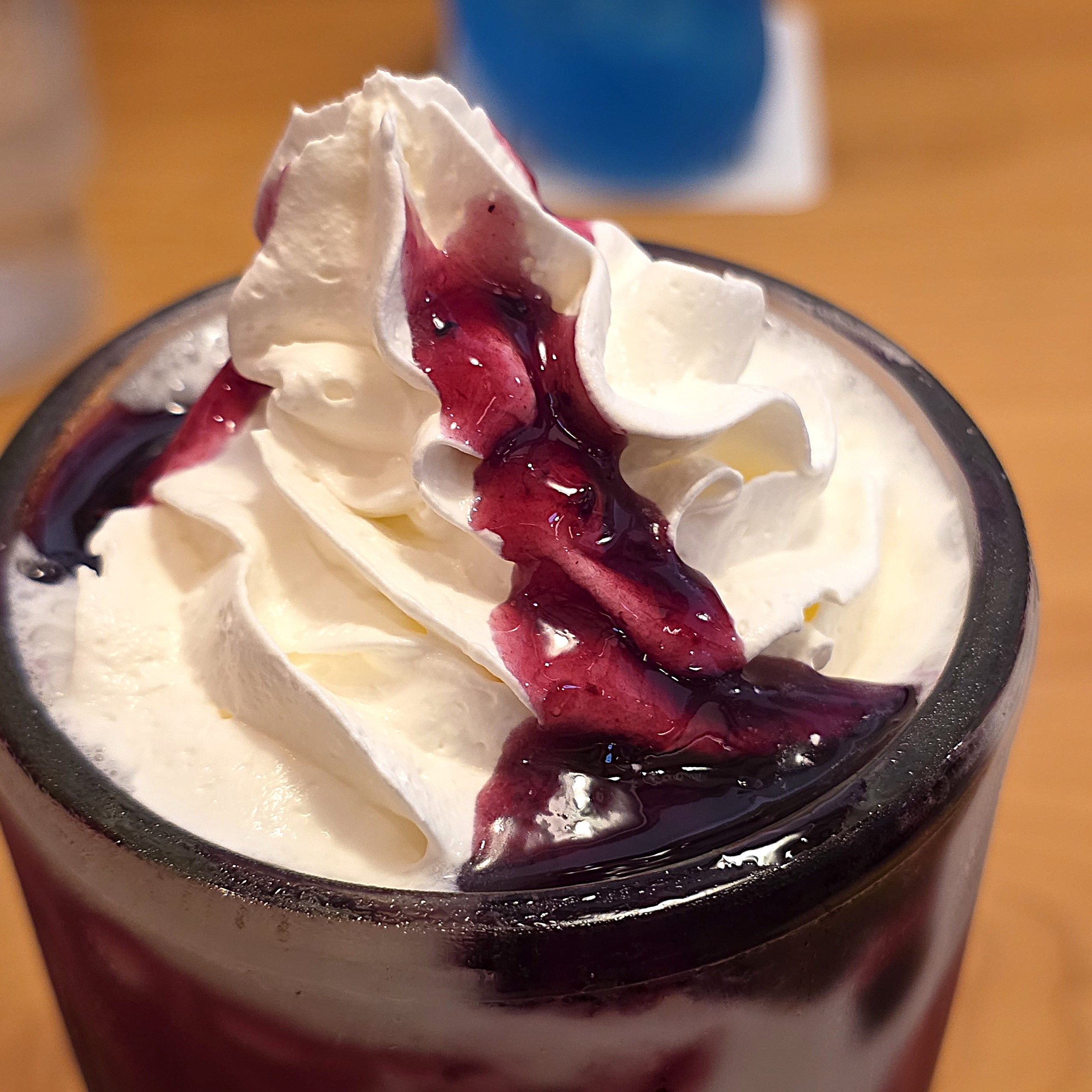 コメダ珈琲店「フラッペ ブルーベリーヨーグルト」