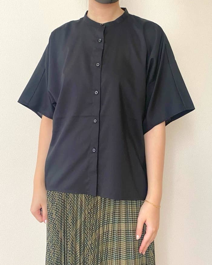 無印良品の「婦人 なめらか リヨセル混五分袖ブラウス」