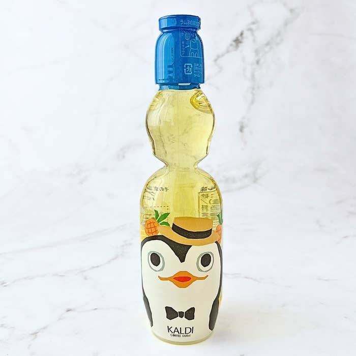 KALDI (カルディ)の「サマーペンギンラムネ パイナップル味 250ml」