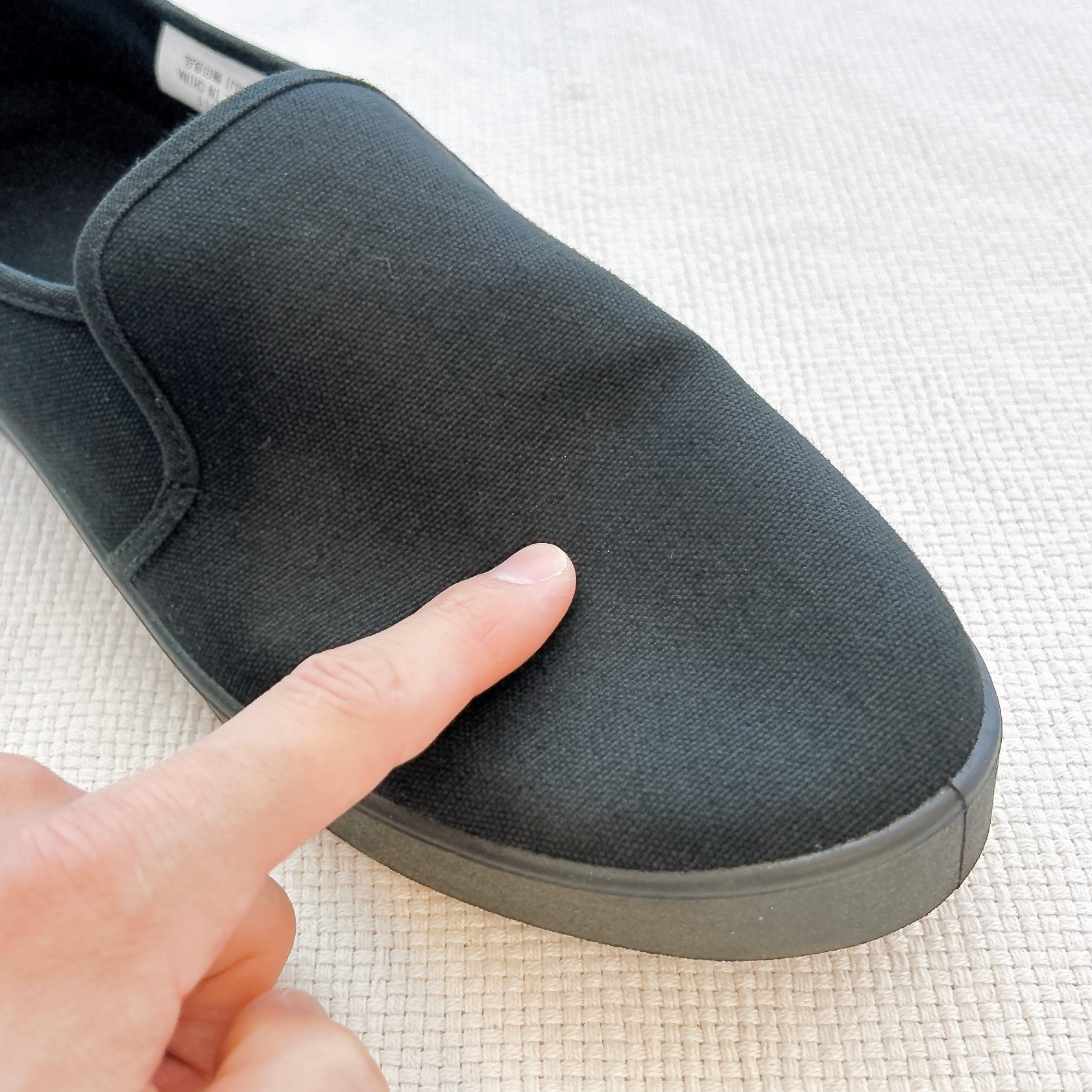 無印良品の「紳士 柔らかい中敷を使用した 撥水スリッポンスニーカー」