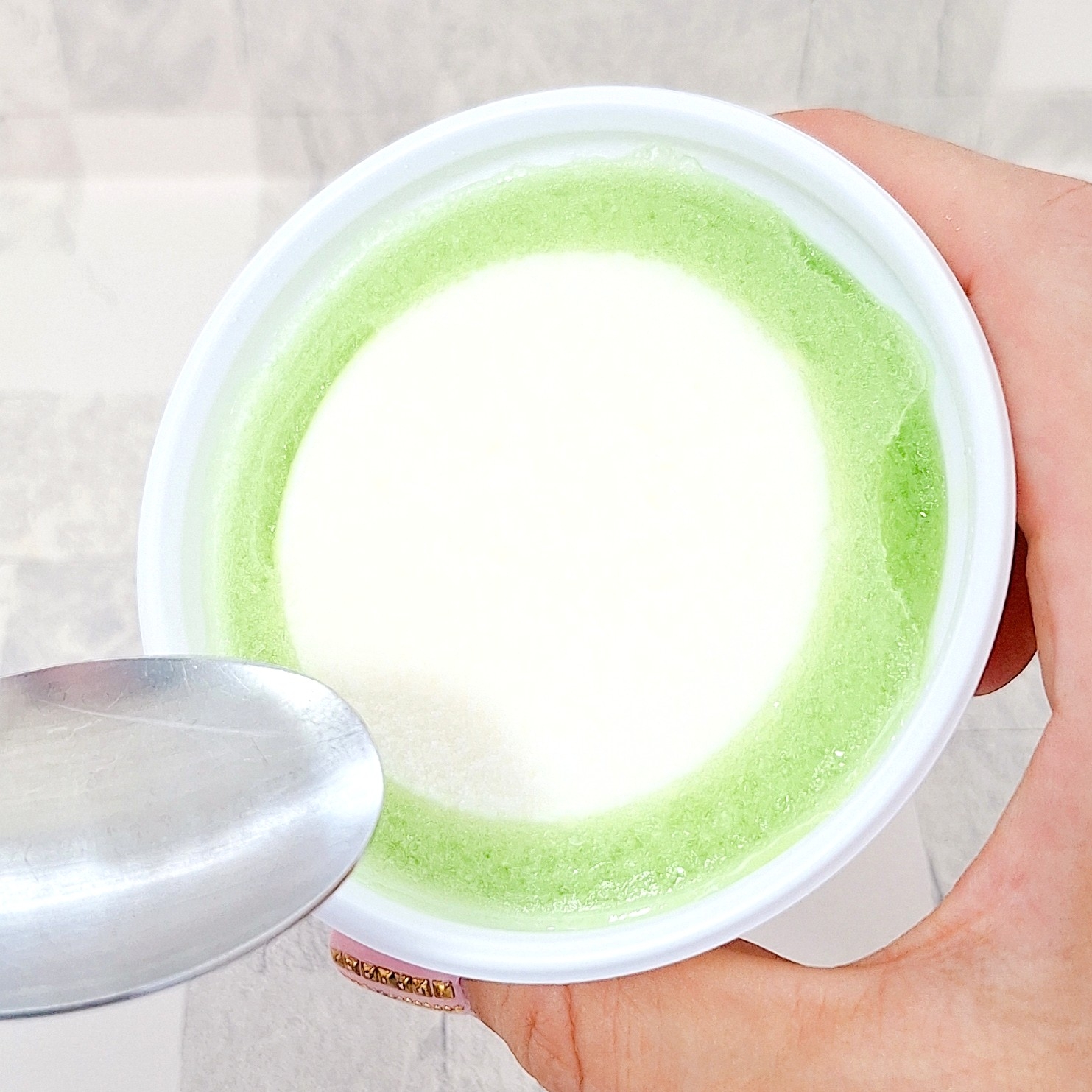 シャトレーゼ「白州名水かき氷フロート クリームソーダ&バニラ 4個入」