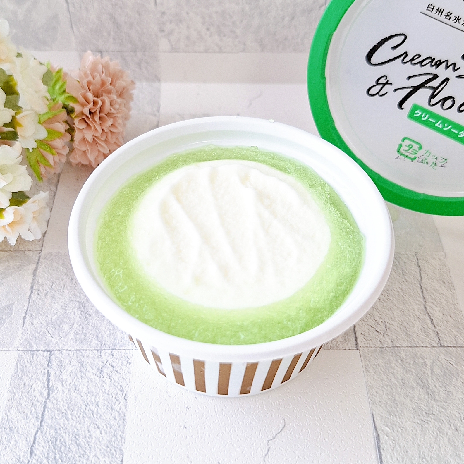シャトレーゼ「白州名水かき氷フロート クリームソーダ&バニラ 4個入」