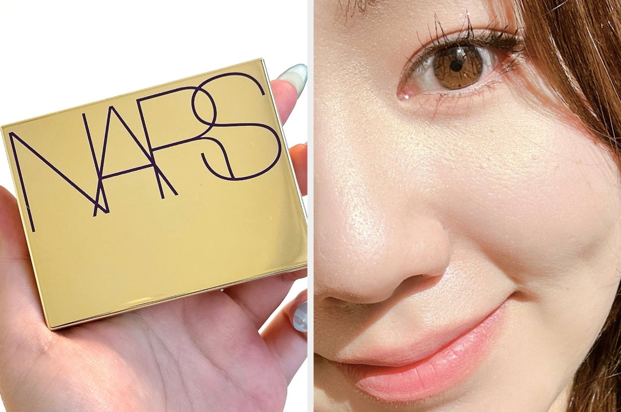 手に持たれた「NARS」と書かれたメイクパレット。