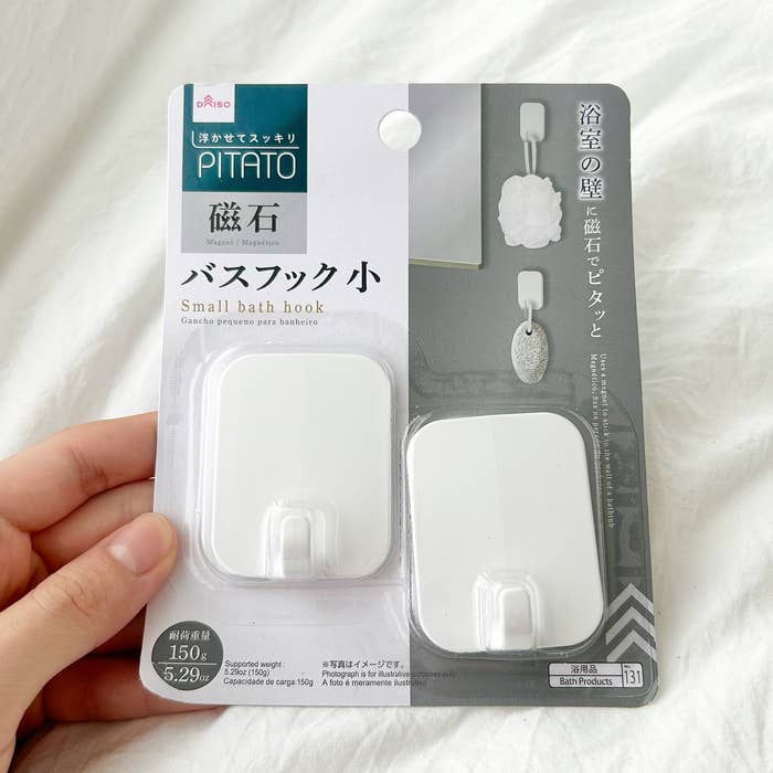 DAISO(ダイソー)の「フック(バス用マグネット2個)」