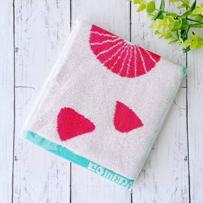 コメダ珈琲店の「【コメクション限定】ふんわりフェイスタオル(ビタミンカラー)」