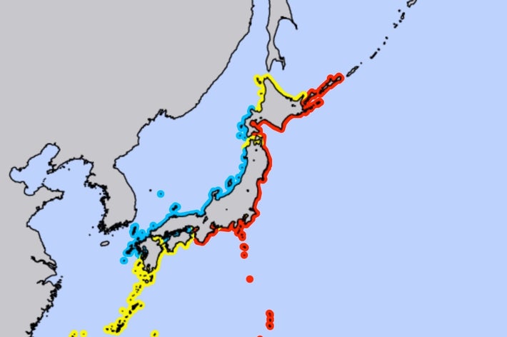 午前9時40分時点の気象庁の津波情報。赤い部分が津波警報が発令された地域。（同庁の公式サイトより）