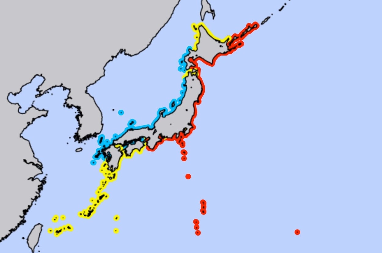 午前9時40分時点の気象庁の津波情報。赤い部分が津波警報が発令された地域。(同庁の公式サイトより)