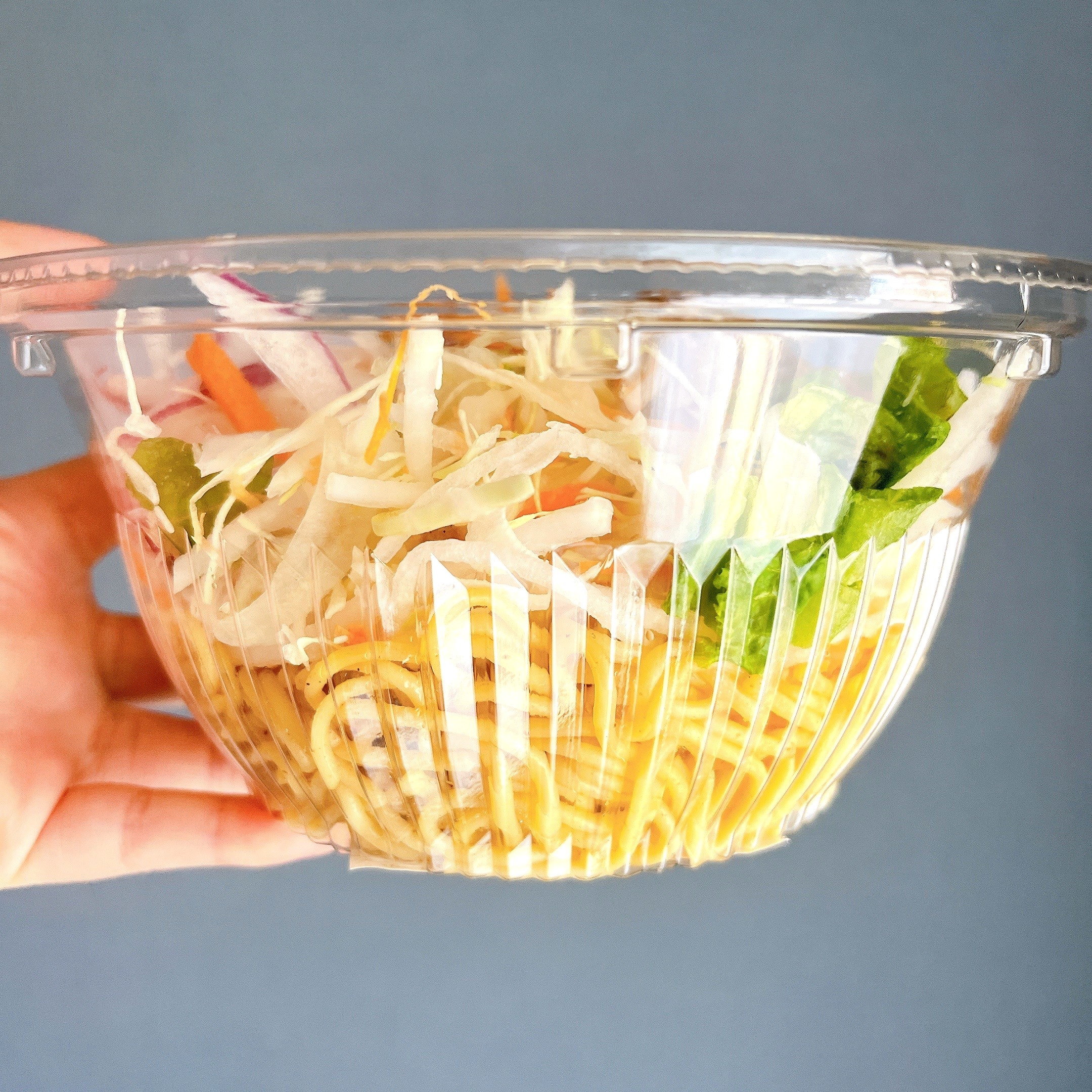 ファミリーマートの「ルーローハン風パスタサラダ」