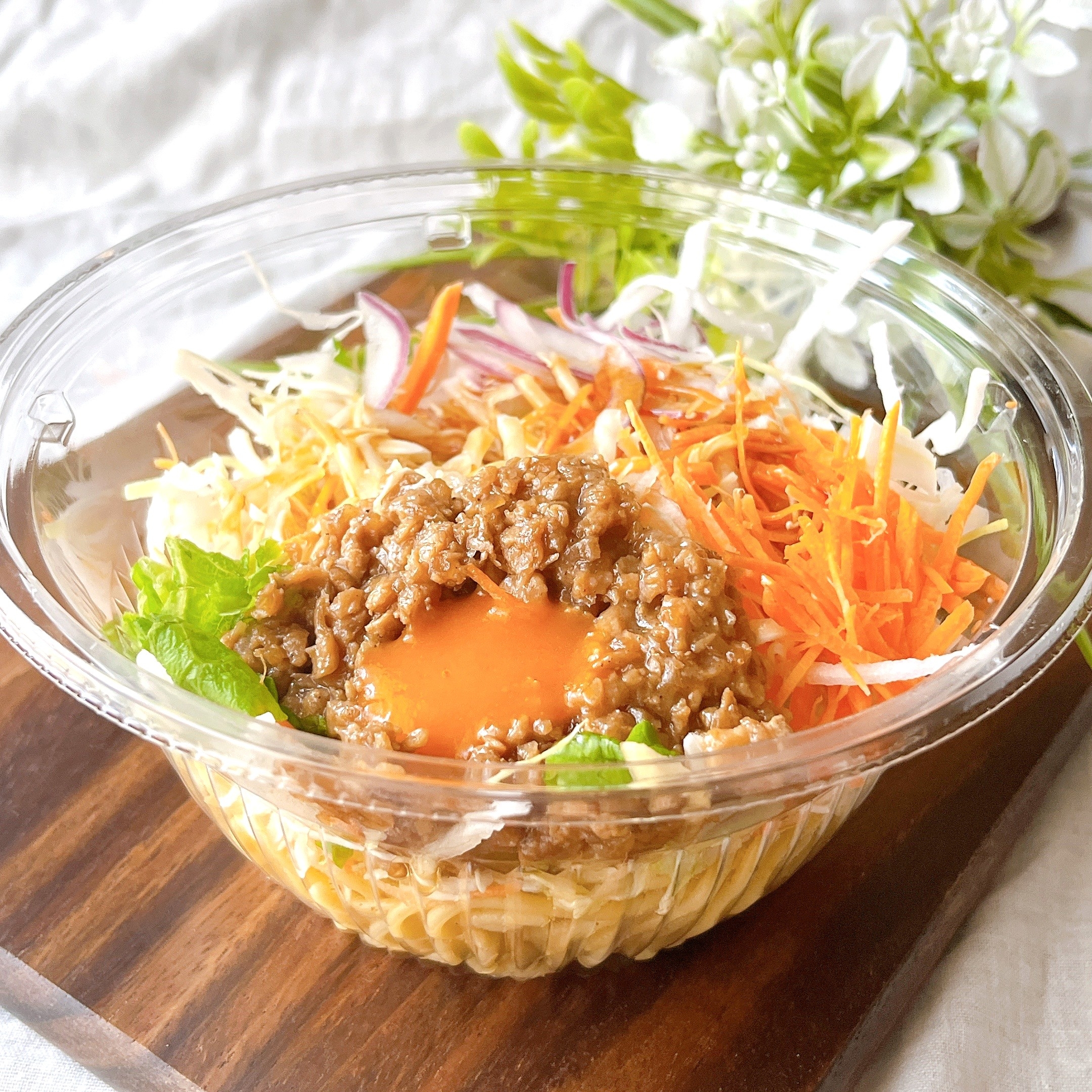 ファミリーマートの「ルーローハン風パスタサラダ」