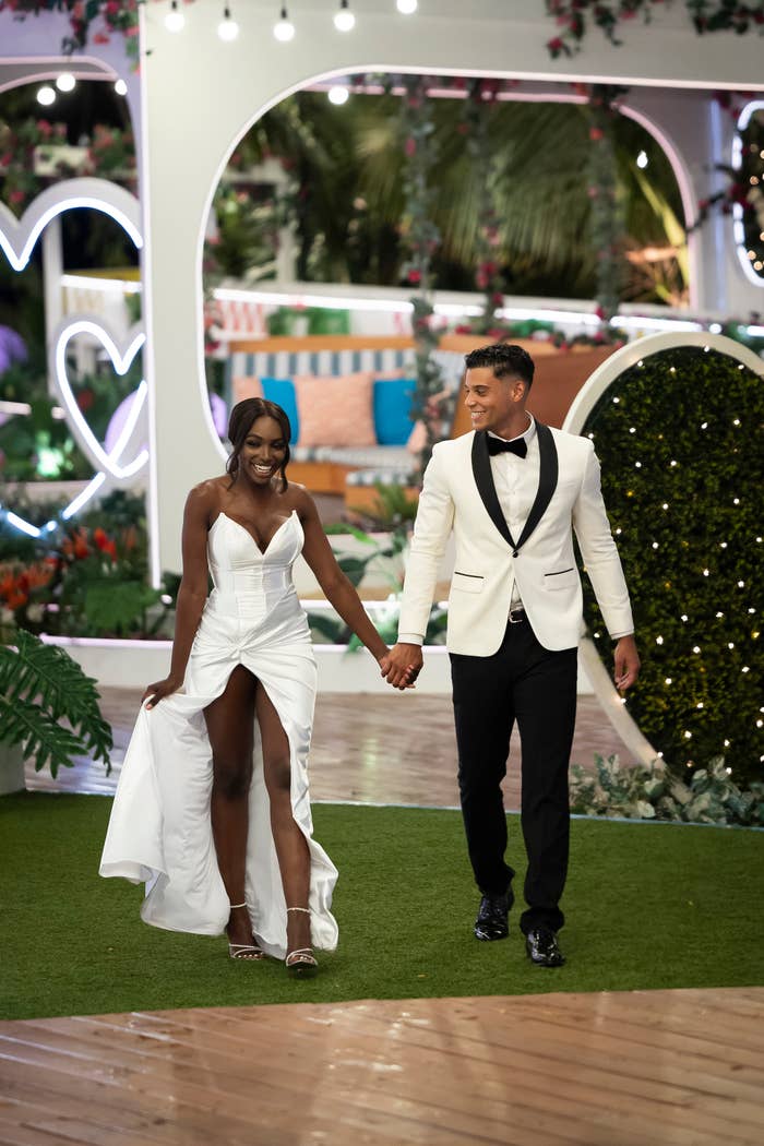 JaNa Craig and Kenny Rodriguez walking hand-in-hand in a "Love Island" scene