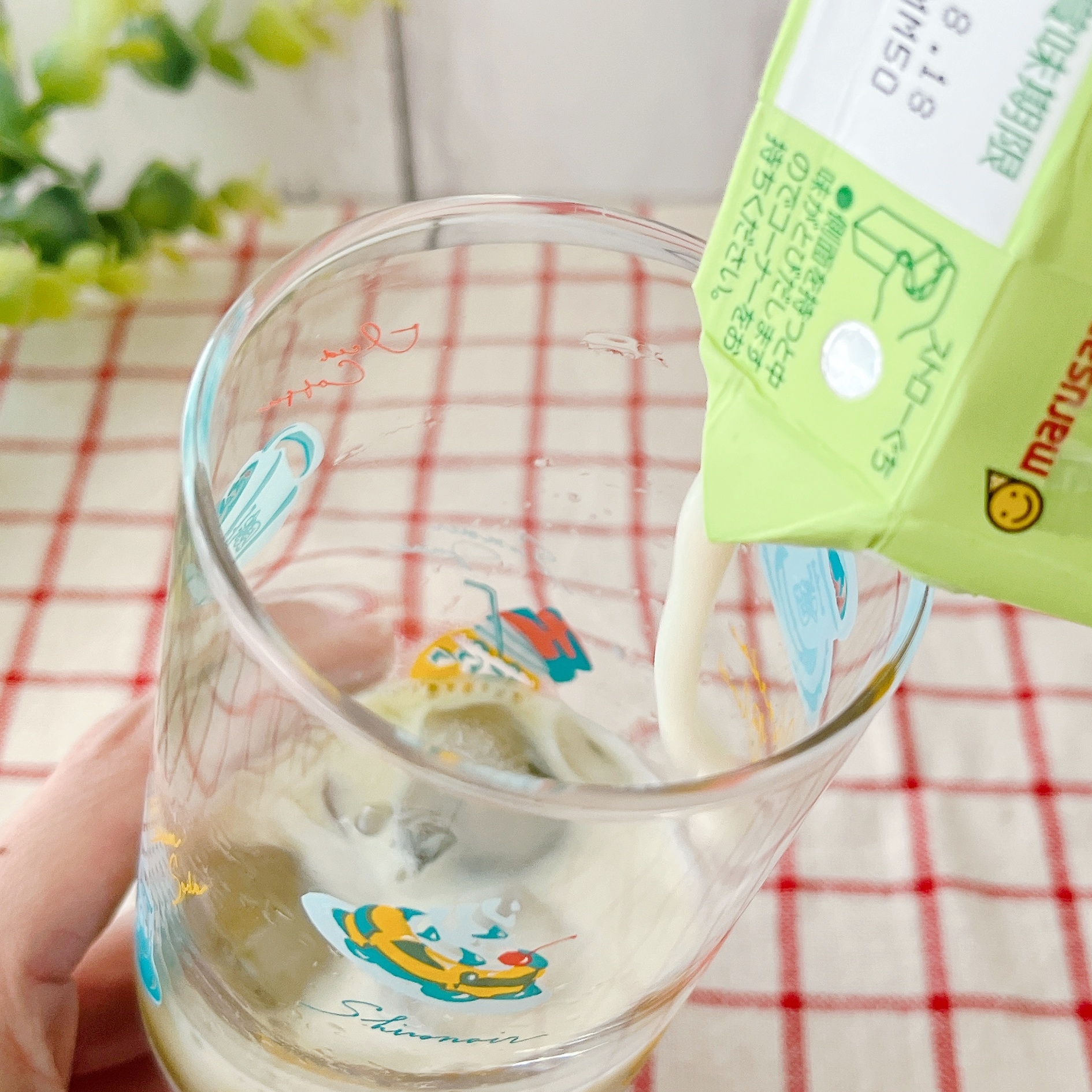 コメダ珈琲店の「【コメクション限定】脚付きグラス(メニュー柄)」