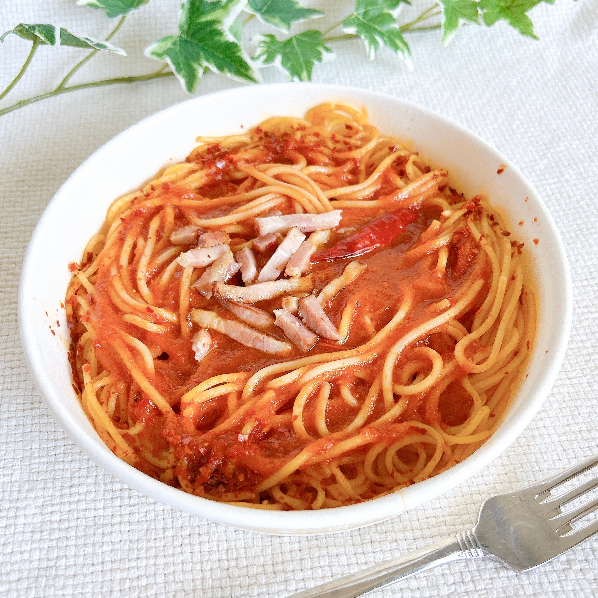 セブン-イレブンの「辛辛辛い トマトソースパスタ」