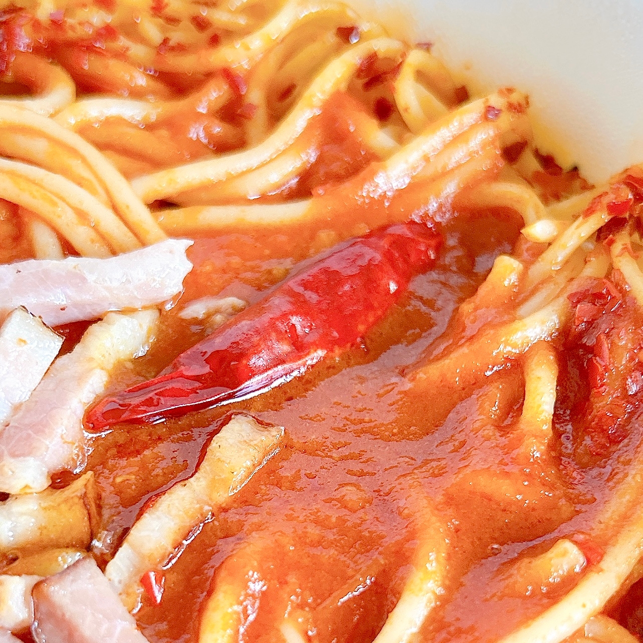 セブン-イレブンの「辛辛辛い トマトソースパスタ」