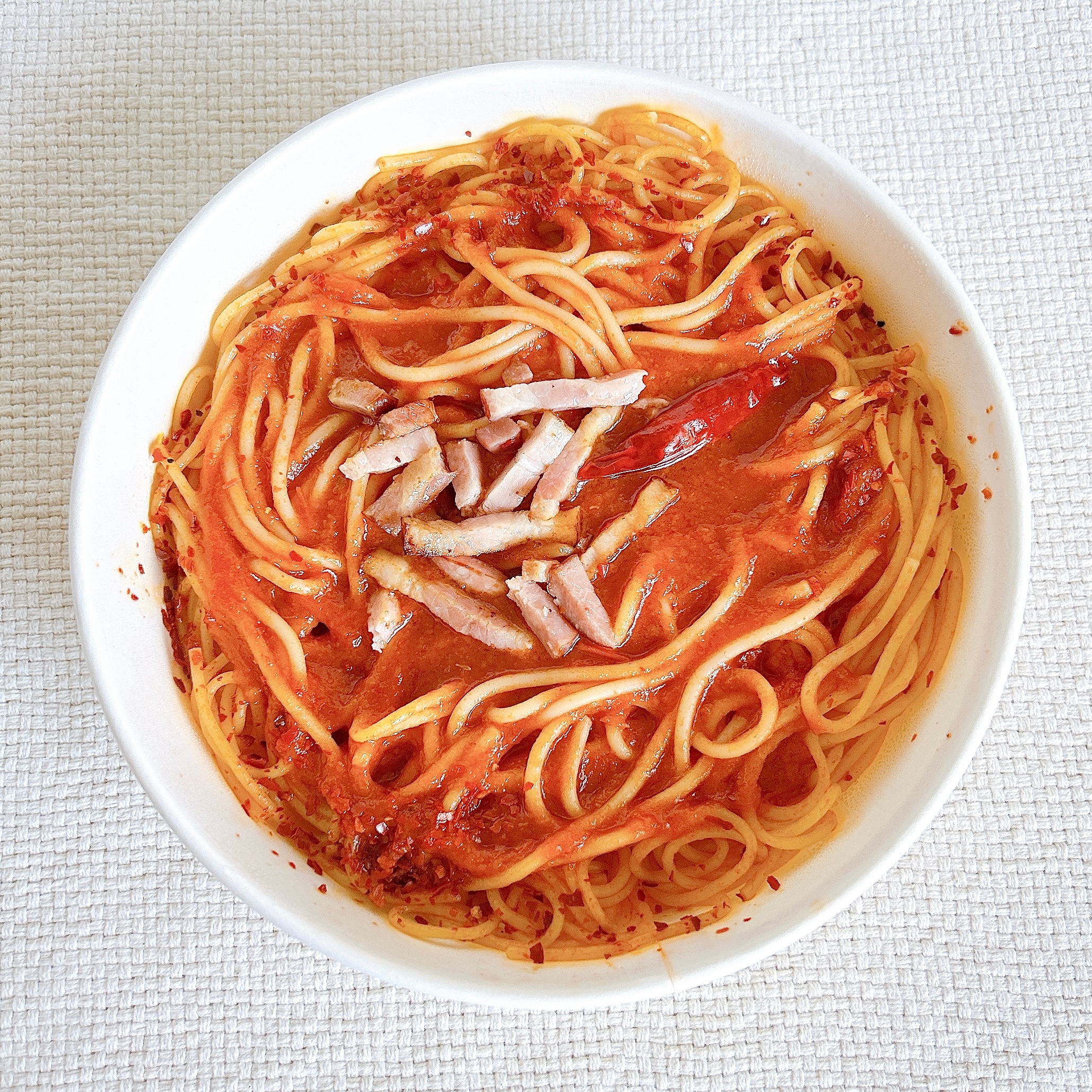 セブン-イレブンの「辛辛辛い トマトソースパスタ」
