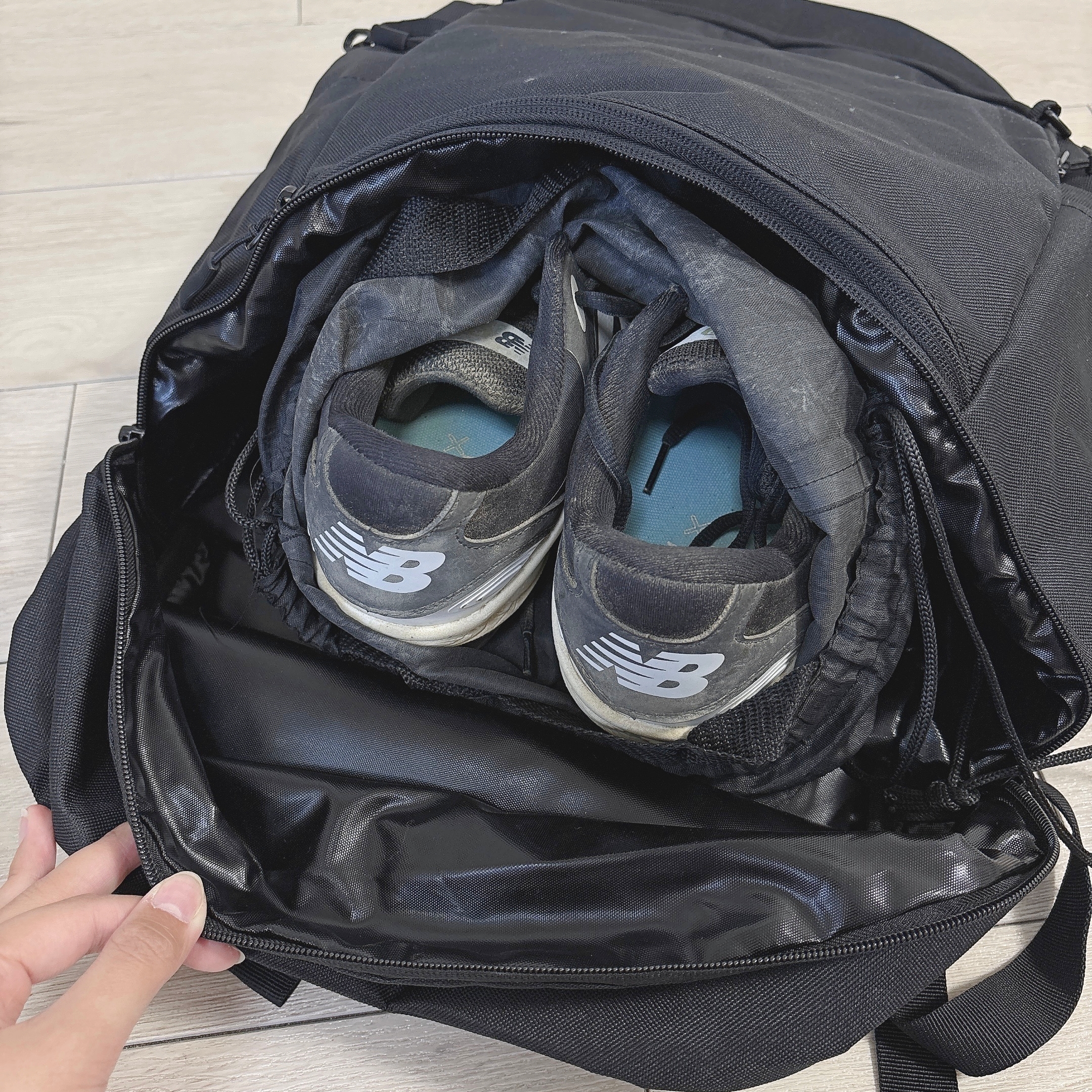 ワークマンの「シューズ&ヘルメットINデイパック」