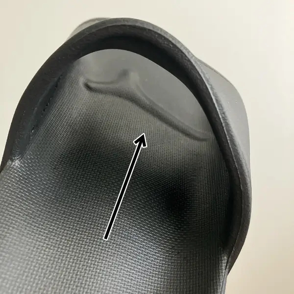 無印良品の「一体成型 足なりサンダル」