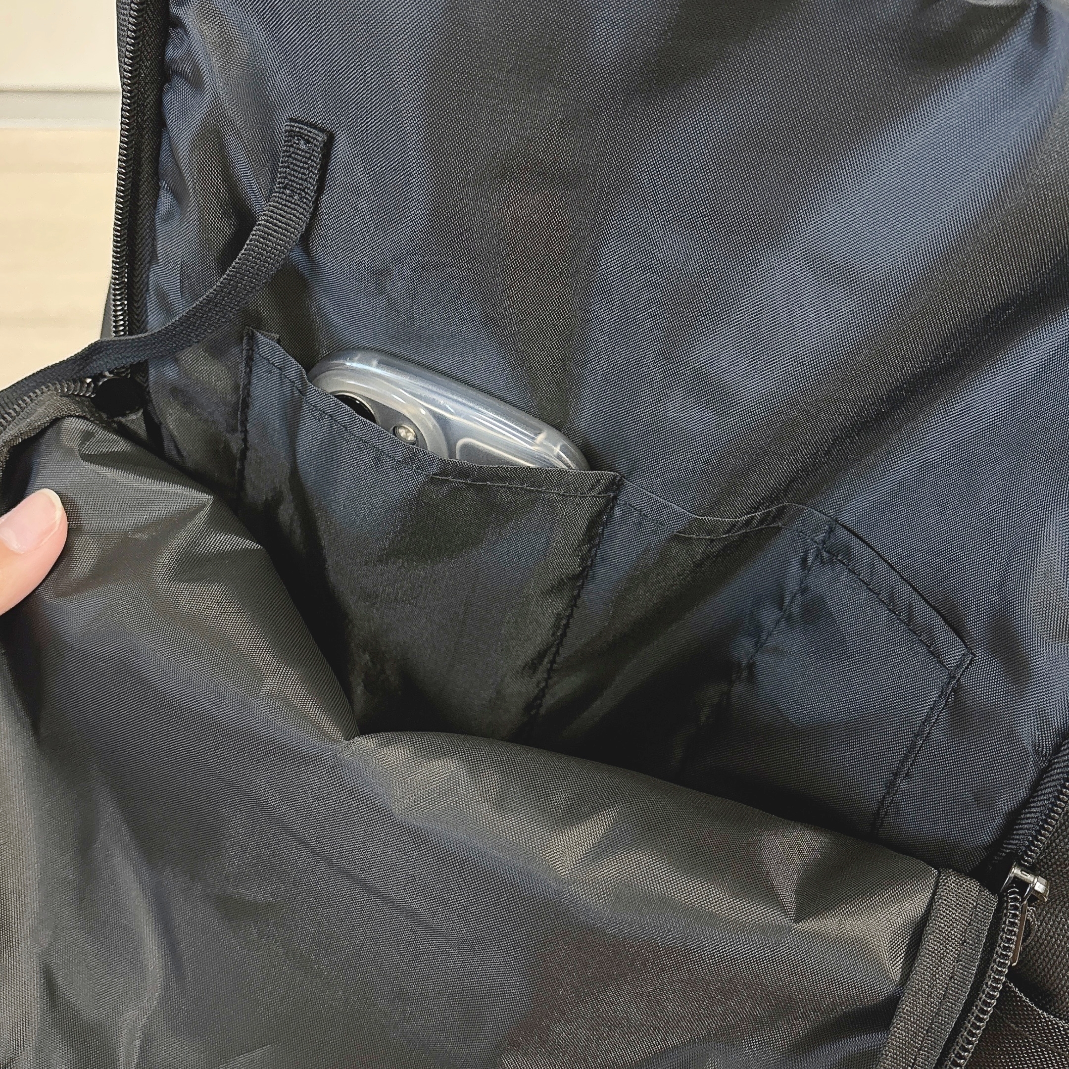 ワークマンの「シューズ&ヘルメットINデイパック」
