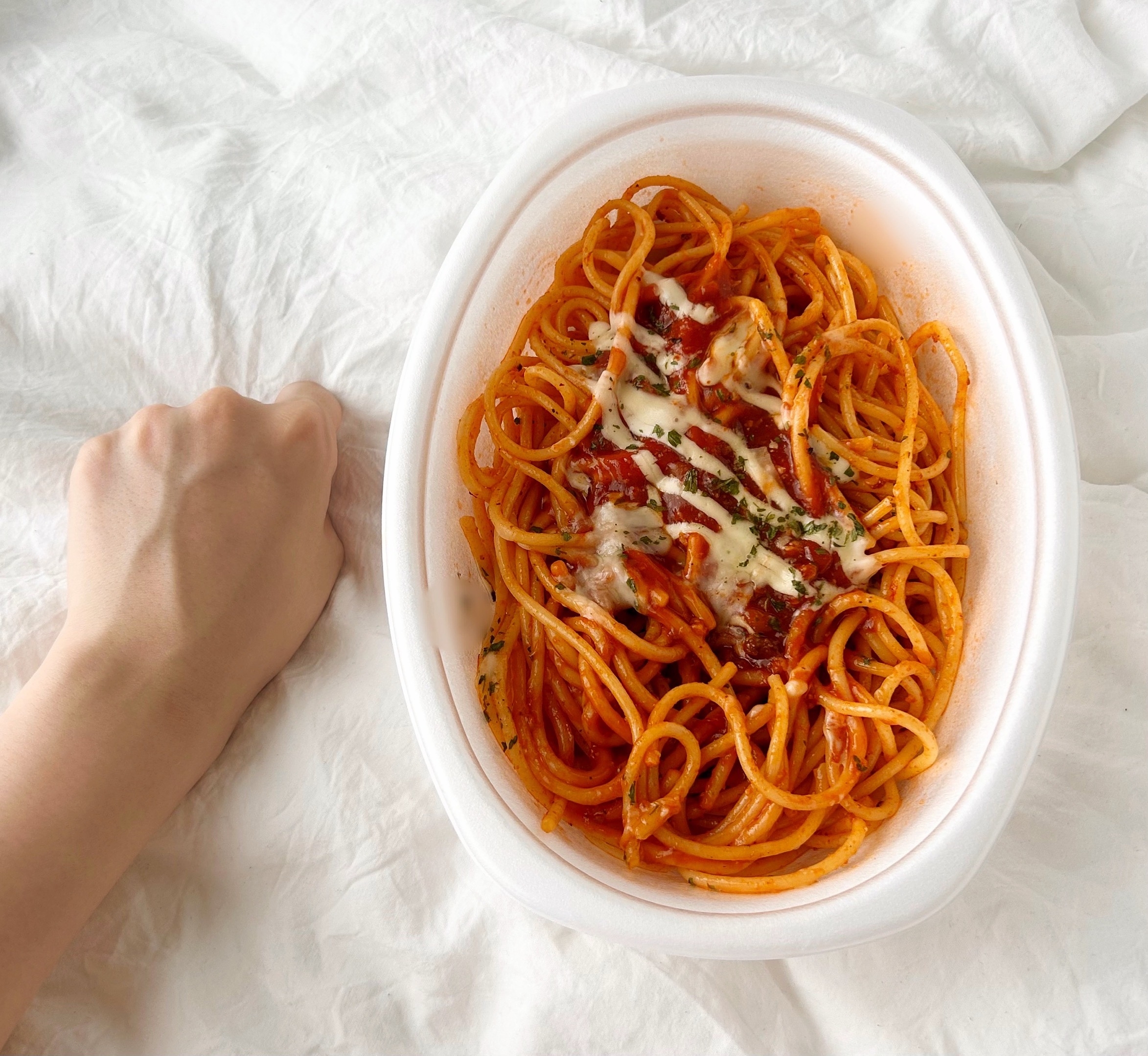 FamilyMart(ファミリーマート)の「特盛 太麺!3種チーズのミートソース」