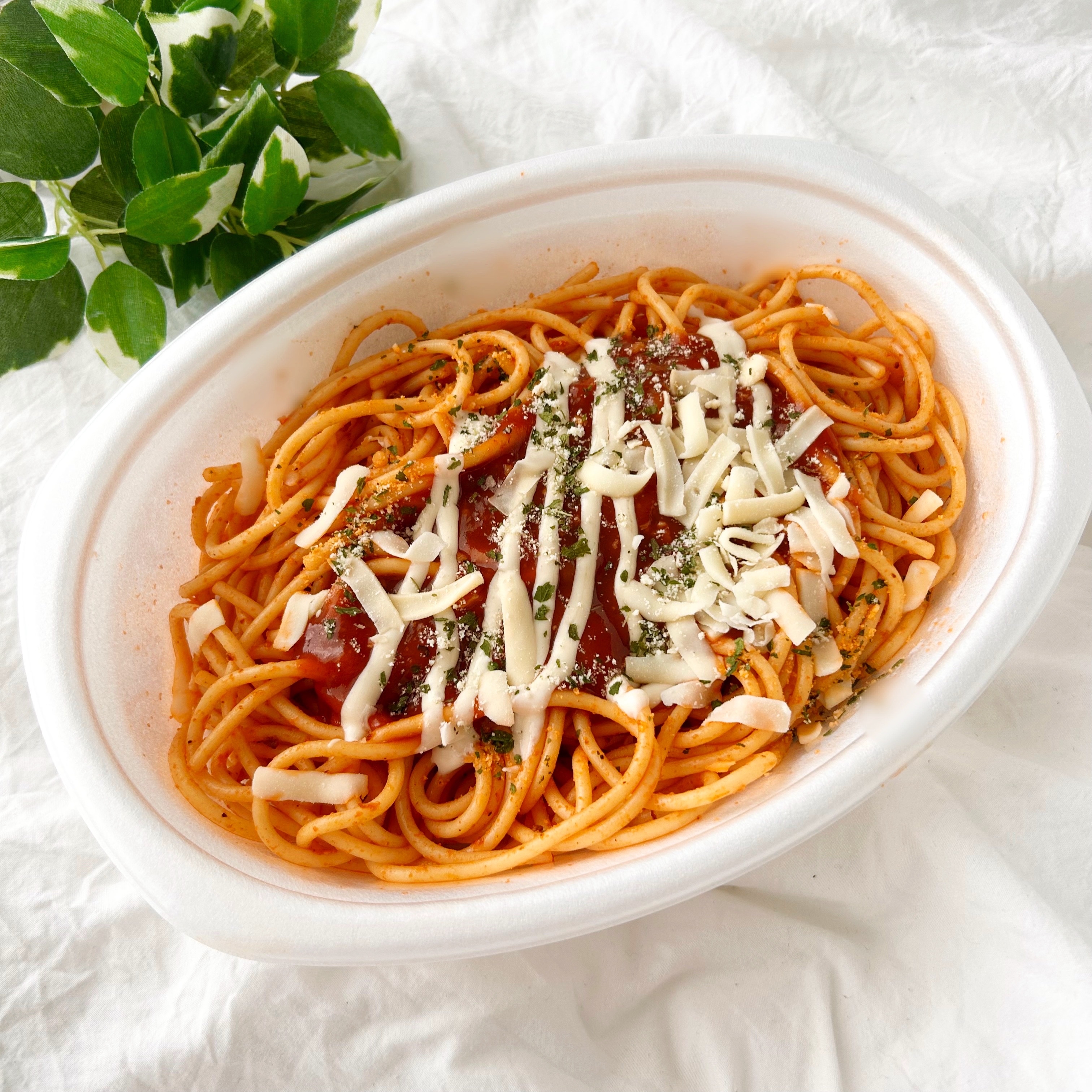 FamilyMart(ファミリーマート)の「特盛 太麺!3種チーズのミートソース」