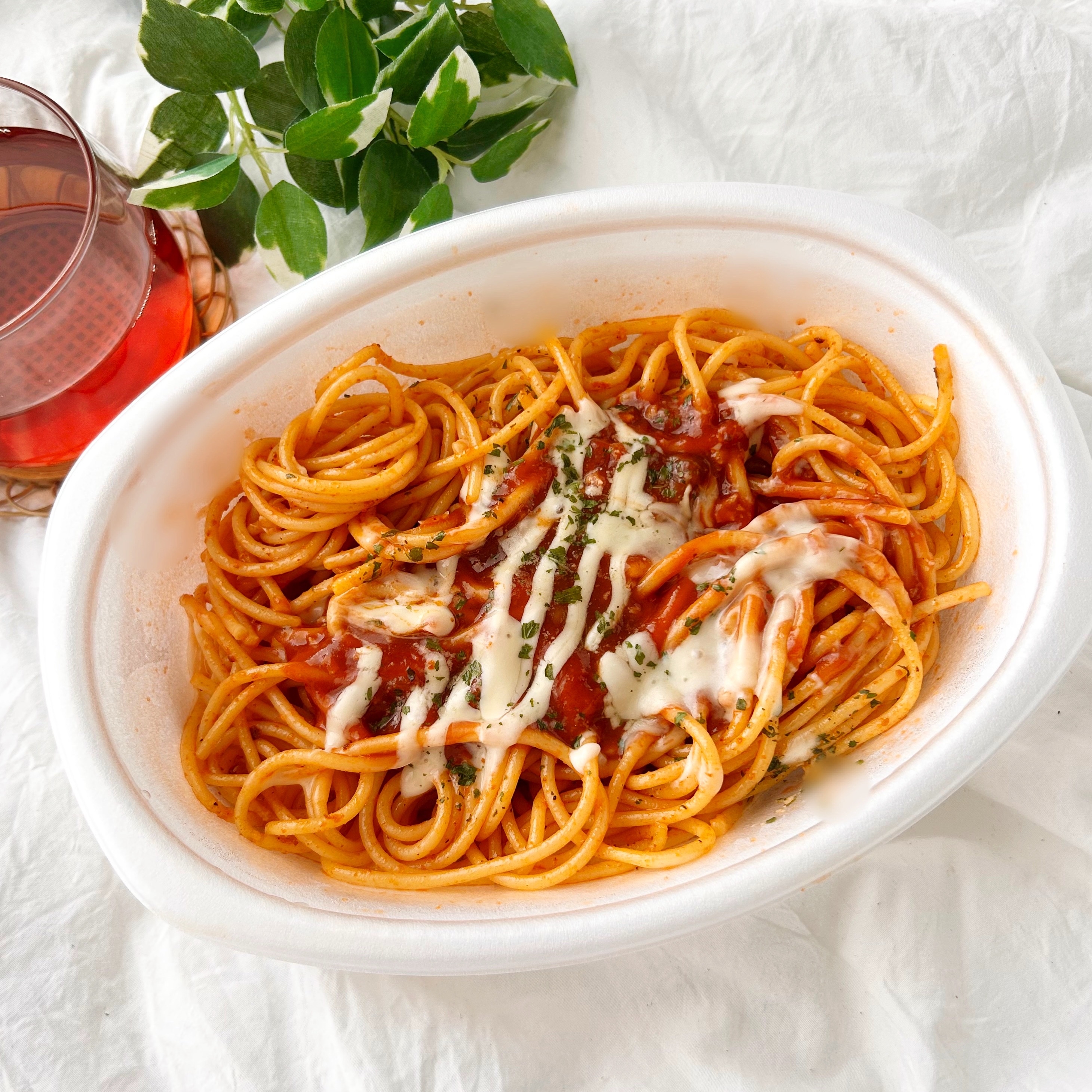 FamilyMart(ファミリーマート)の「特盛 太麺!3種チーズのミートソース」