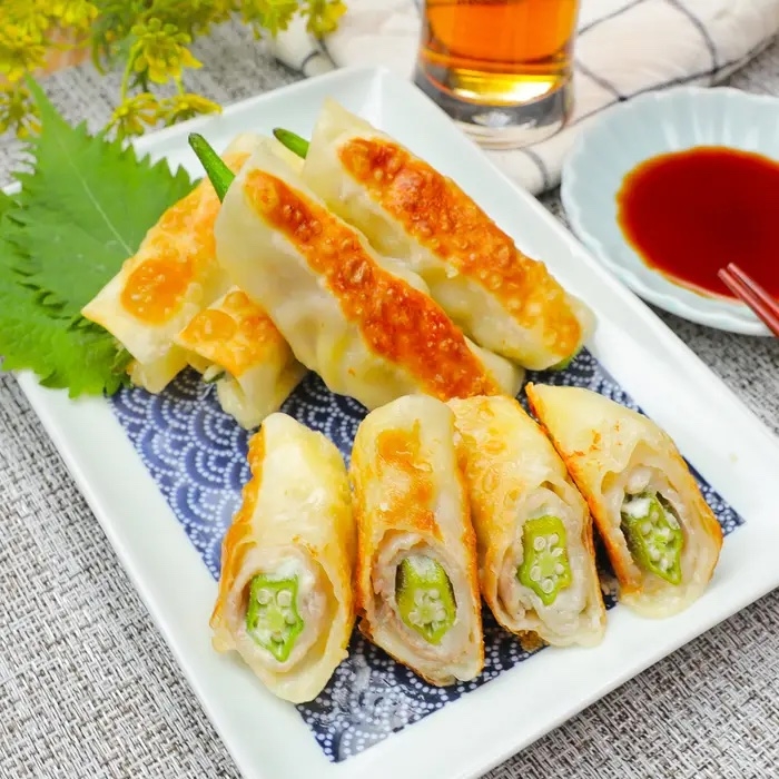 ジューシーな豚バラの旨味とチーズのコクで爆ウマ「オクラと豚バラの包まないギョーザ」