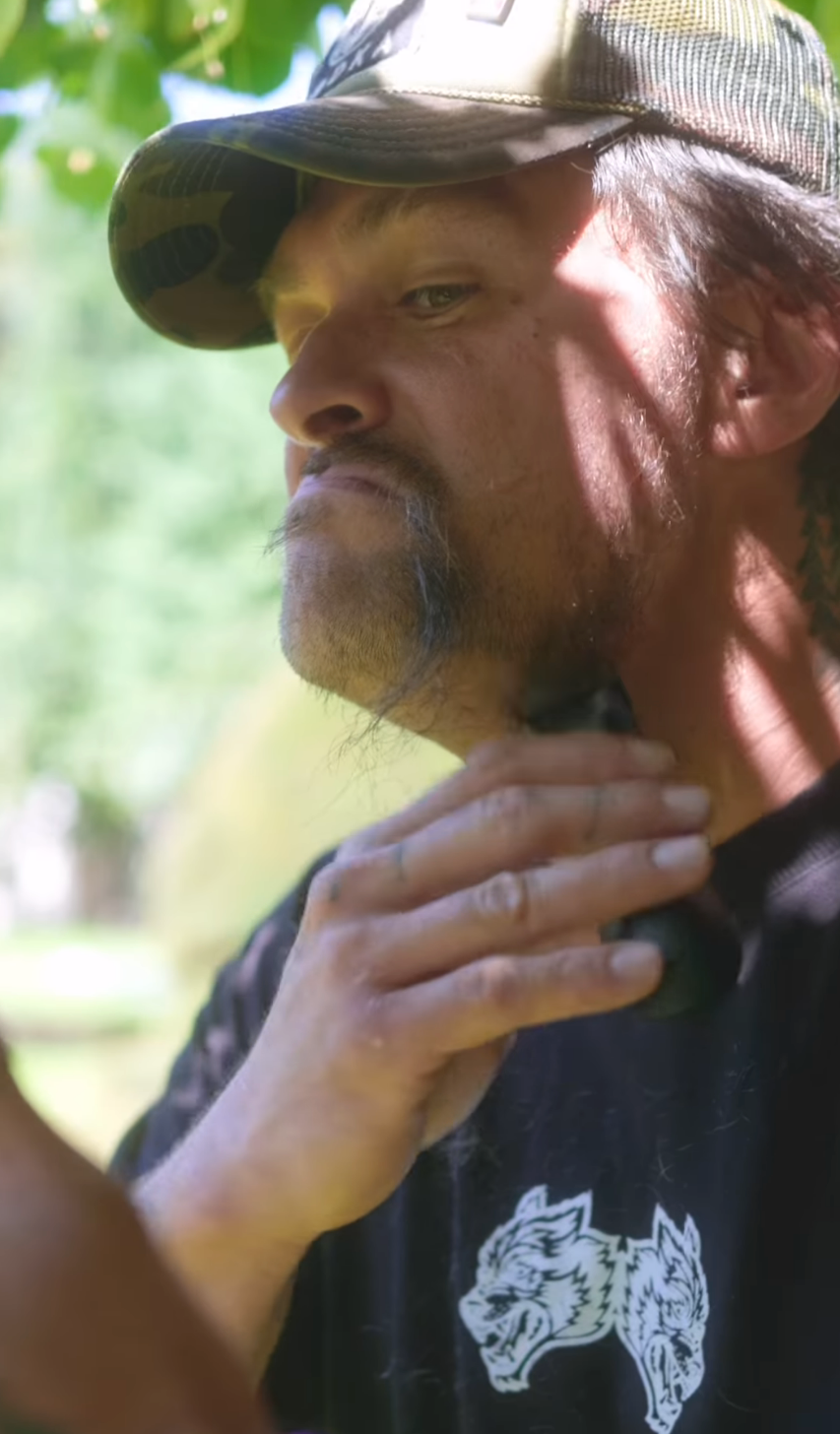 Jason Momoa shaving his beard
