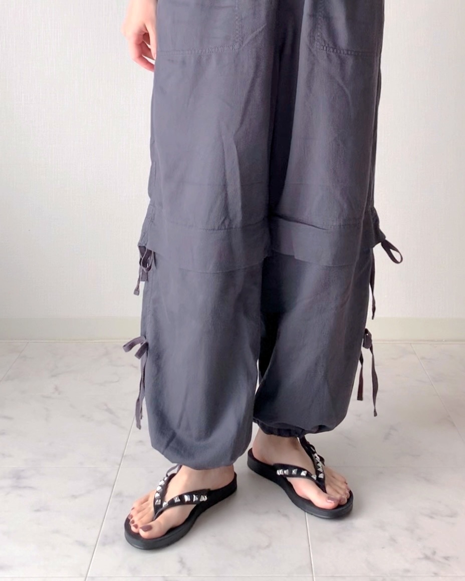 ニコアンド「レイヤードライクスリットパンツ」