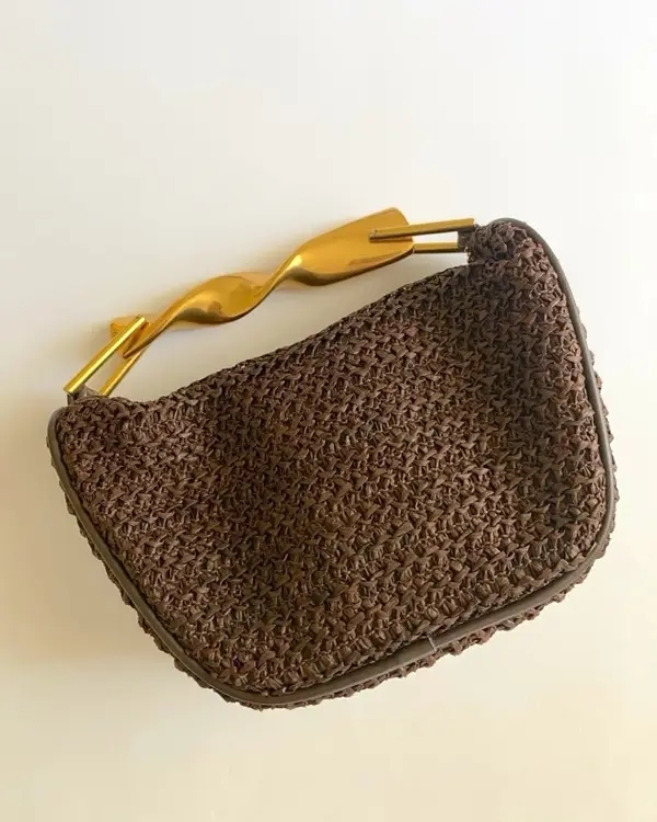 ZARAの「メタルハンドル付きミニバッグ」