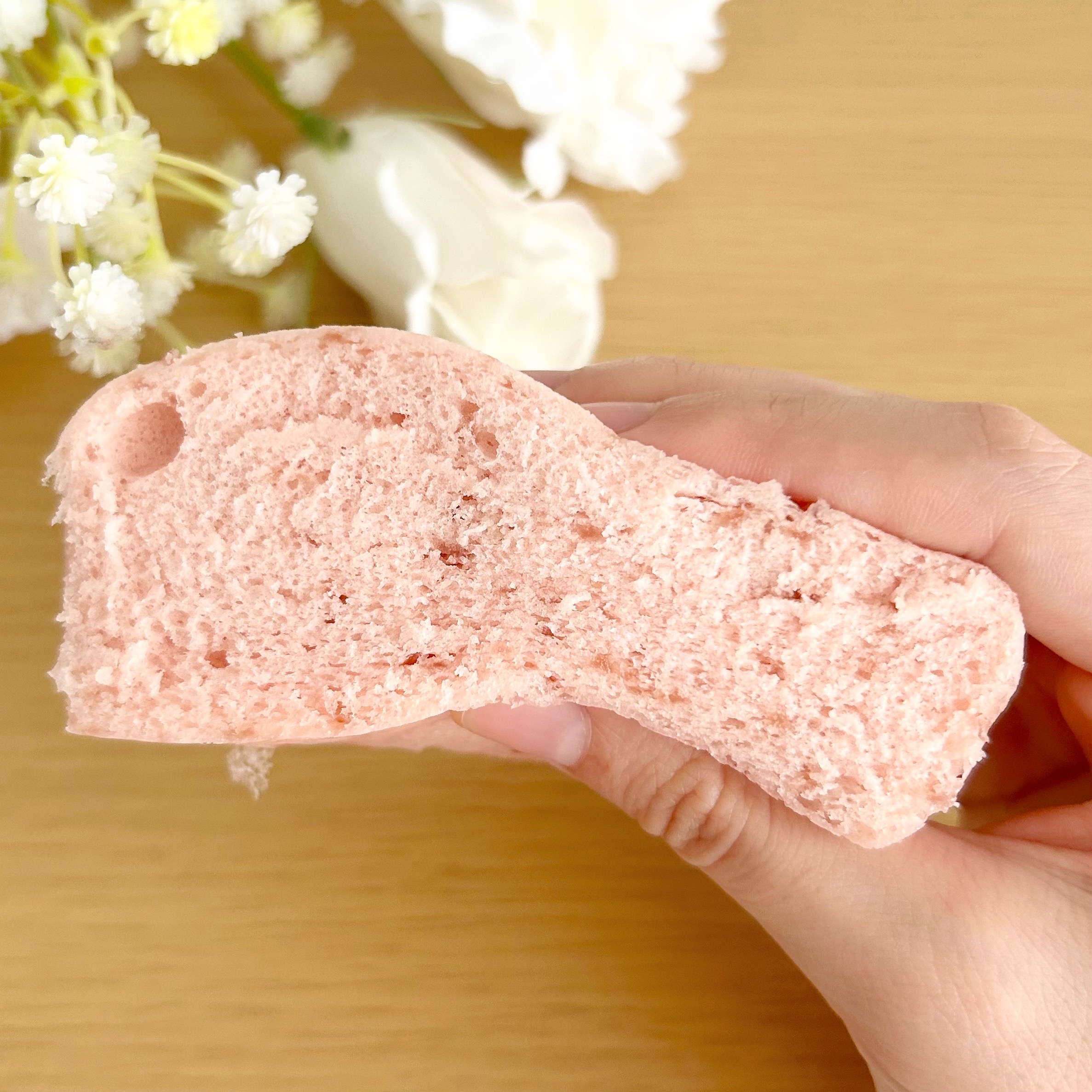FamilyMart(ファミリーマート)の「つぶつぶいちごミルク蒸しケーキ」
