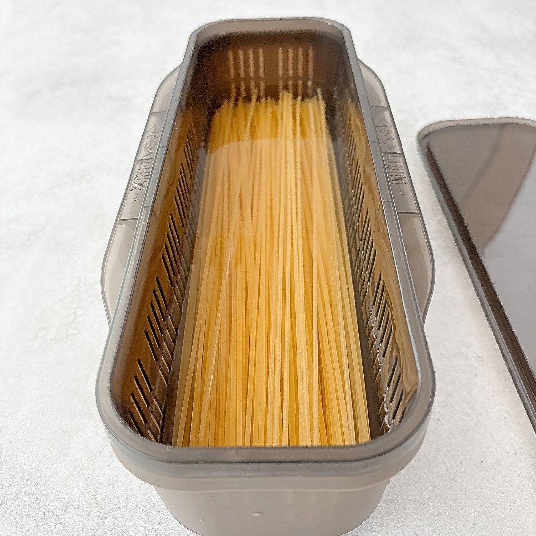 3COINS(スリーコインズ)の「《電子レンジで作る!》パスタメーカー:1~1.5人前用/KITINTO」