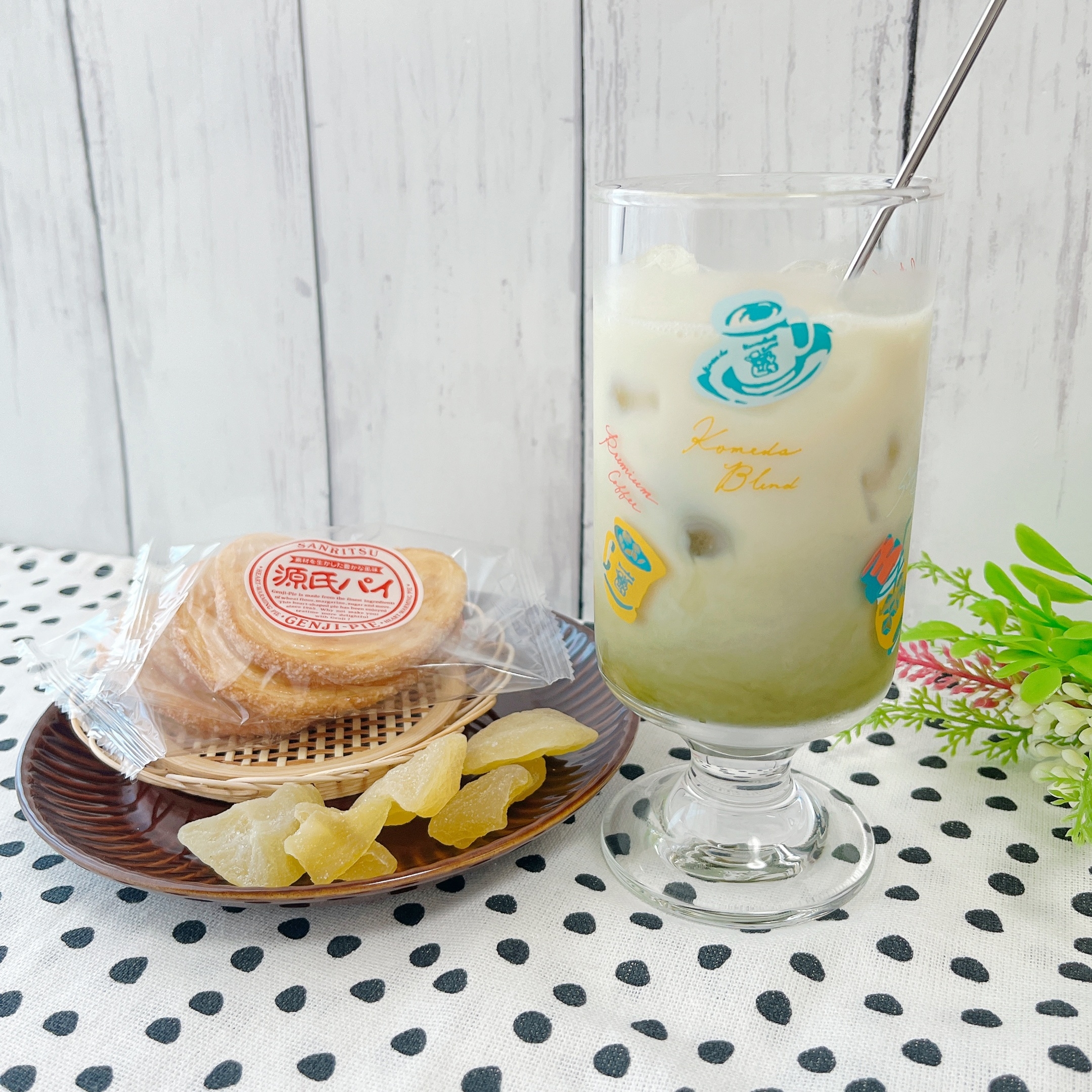 コメダ珈琲店の「【コメクション限定】脚付きグラス(メニュー柄)」