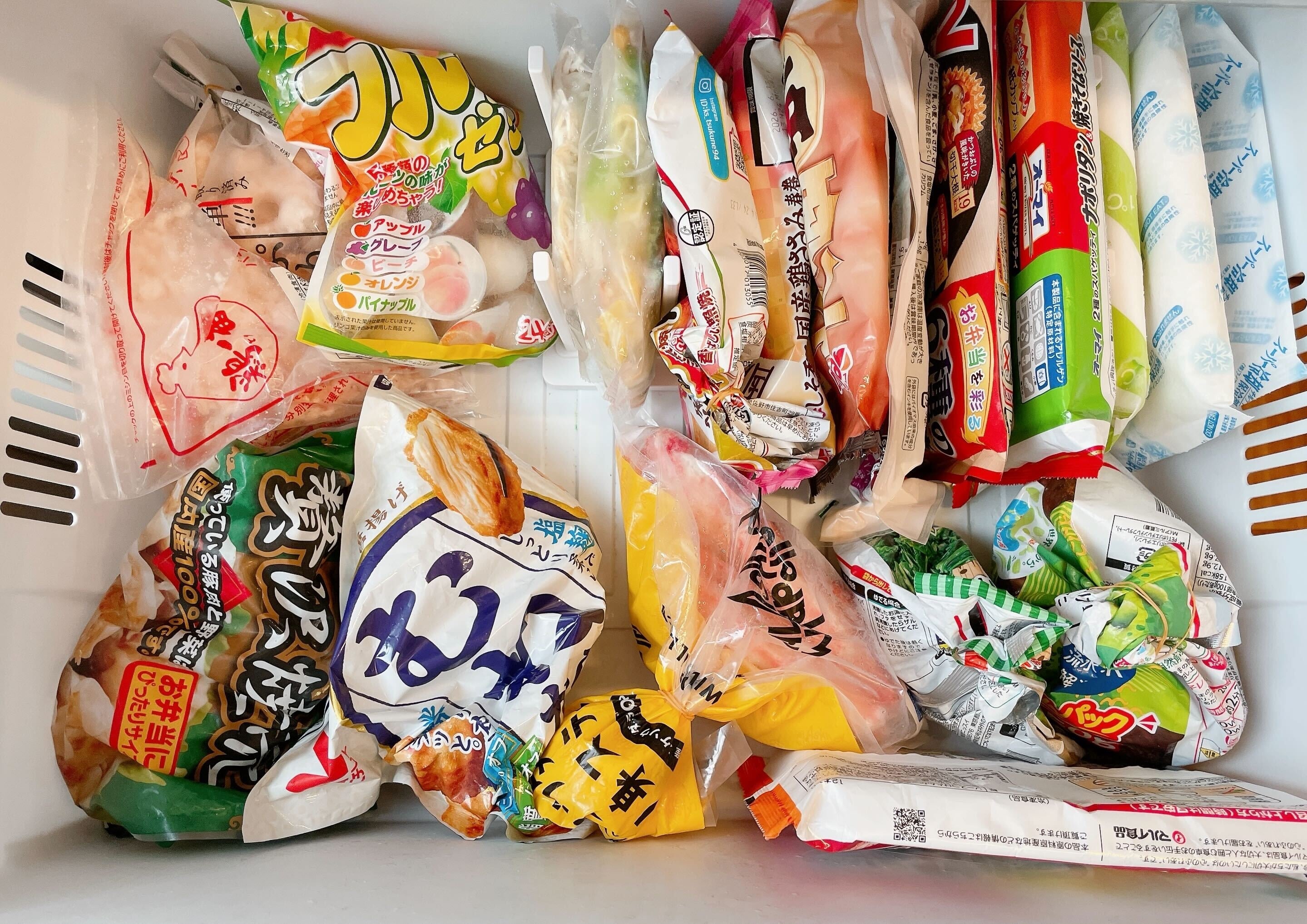 冷凍庫スッキリ！山崎実業の仕切り収納スタンド