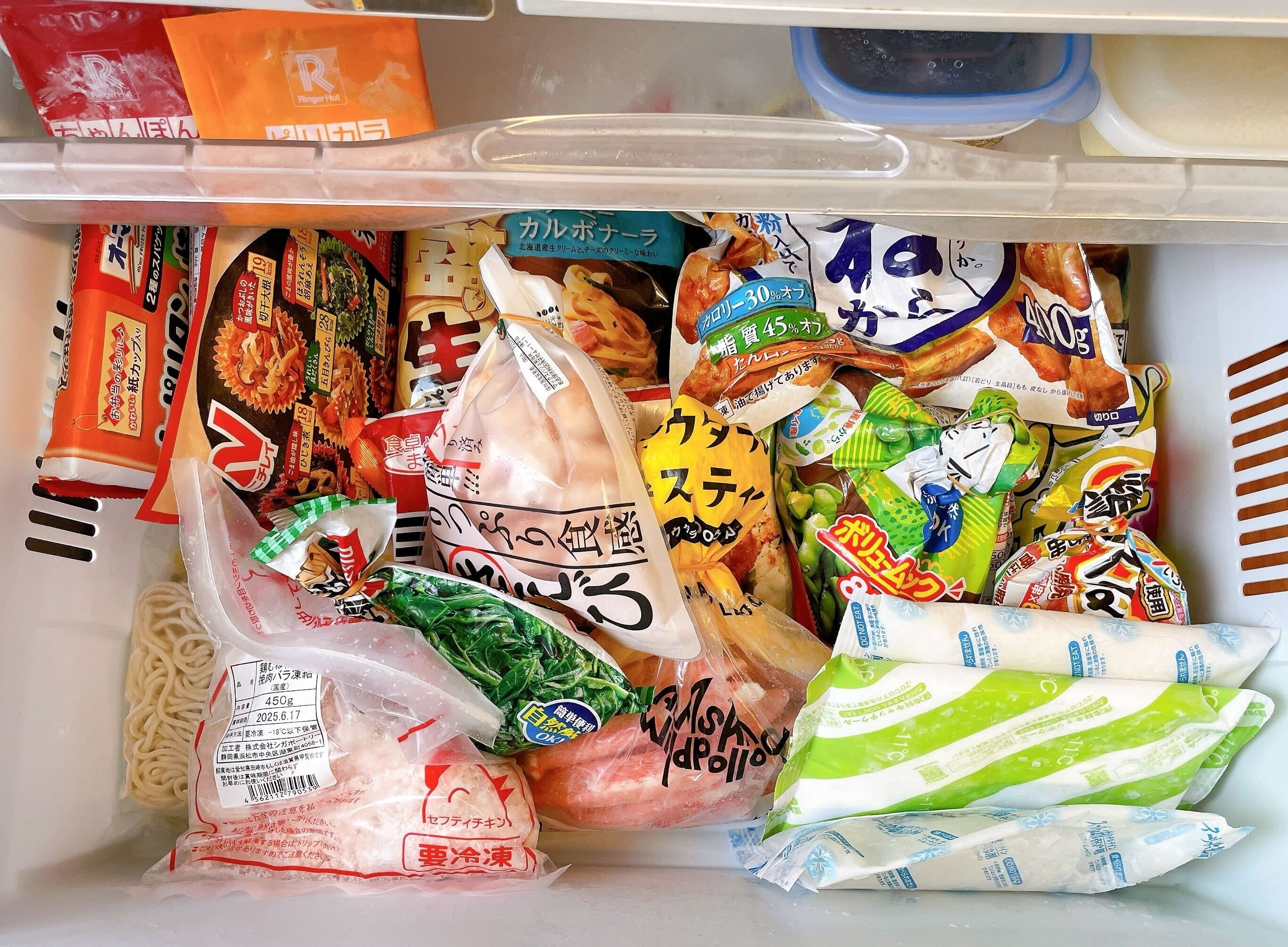 冷凍食品、迷子になってない？ 山崎実業「仕切り調整収納スタンド」で 