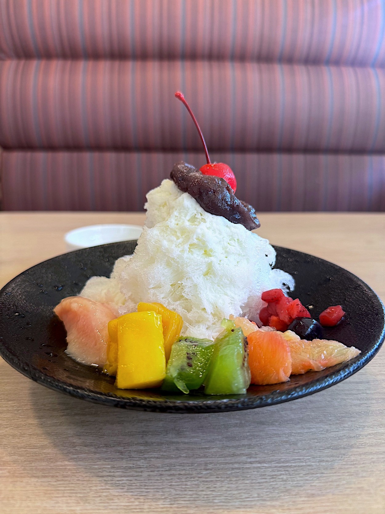 ガストの「純氷かき氷 フルーツみるく~しろくま風~」