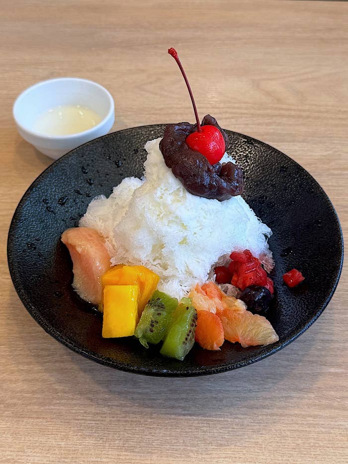ガストの「純氷かき氷 フルーツみるく~しろくま風~」