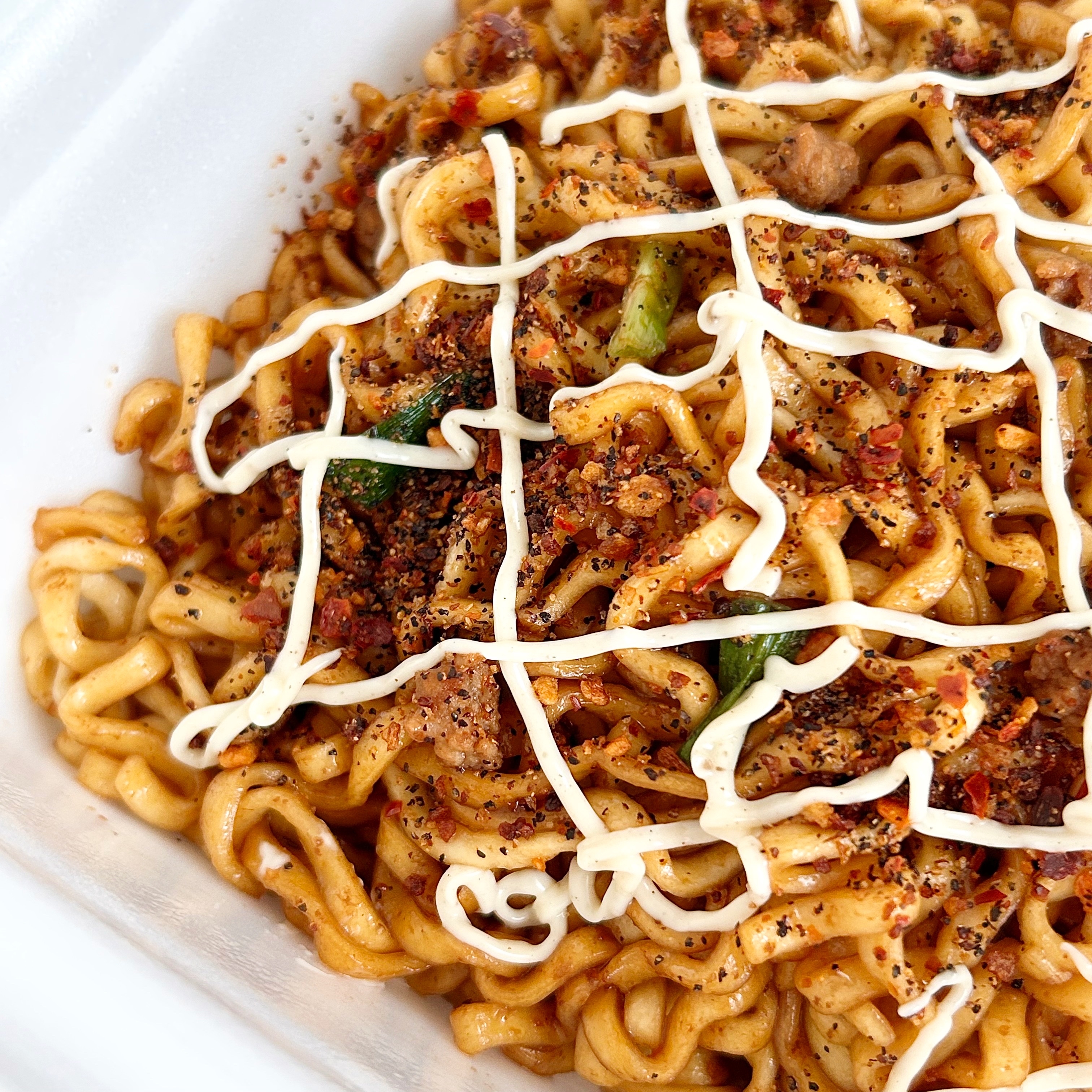 FamilyMart(ファミリーマート)の「すず鬼監修 スタミナ醤油まぜそば」