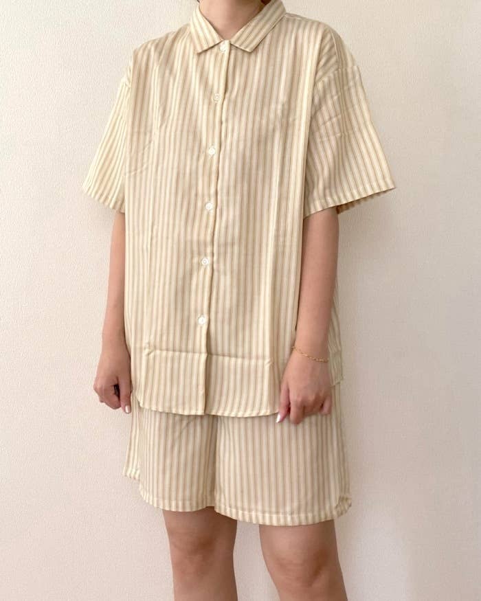 GUの「ストライプパジャマ(半袖&ショートパンツ)」