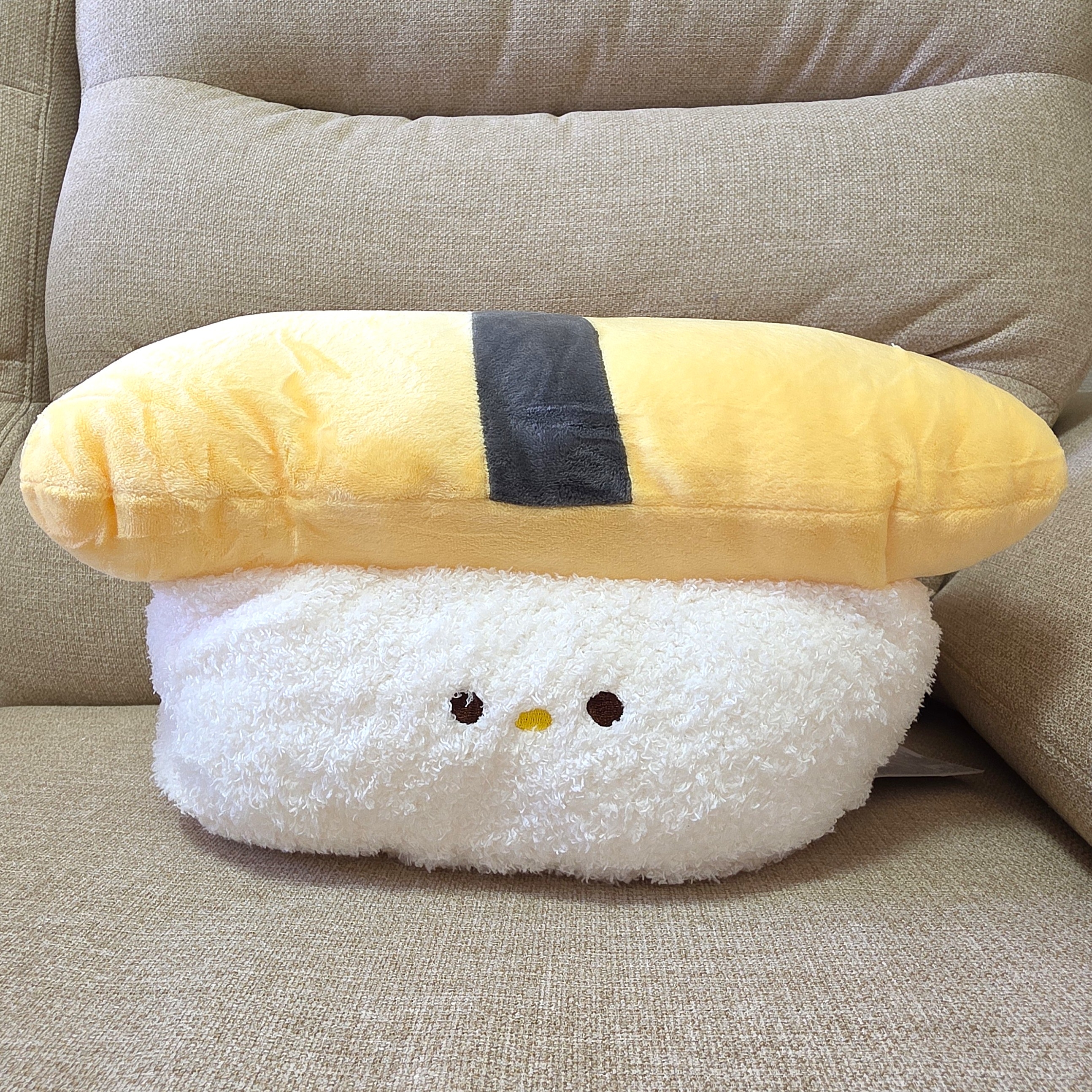 DAISO(ダイソー)「抱きまくら(サーモンお寿司)」「抱きまくら(たまごお寿司)」